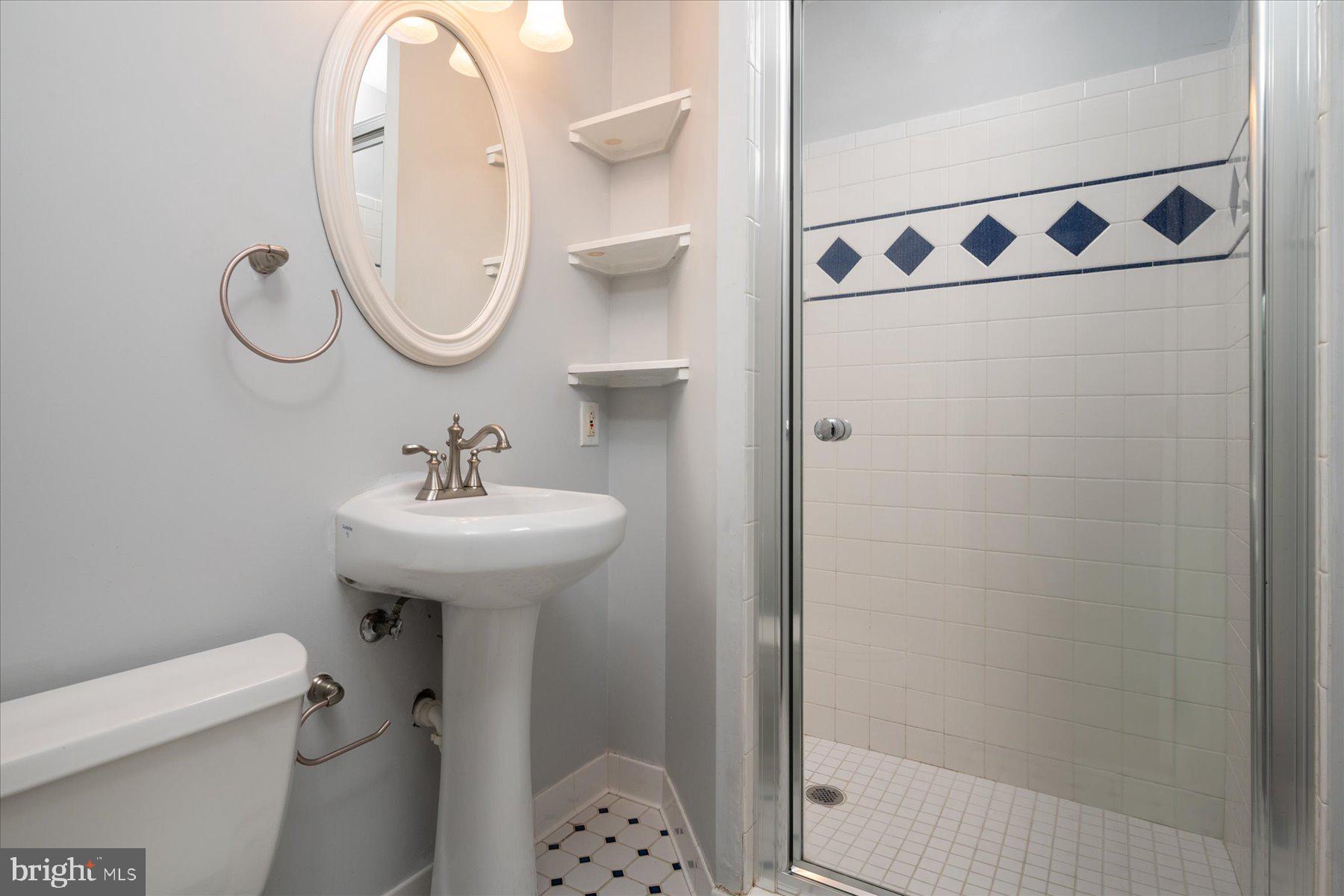 WHISPERING WOODS - Residential