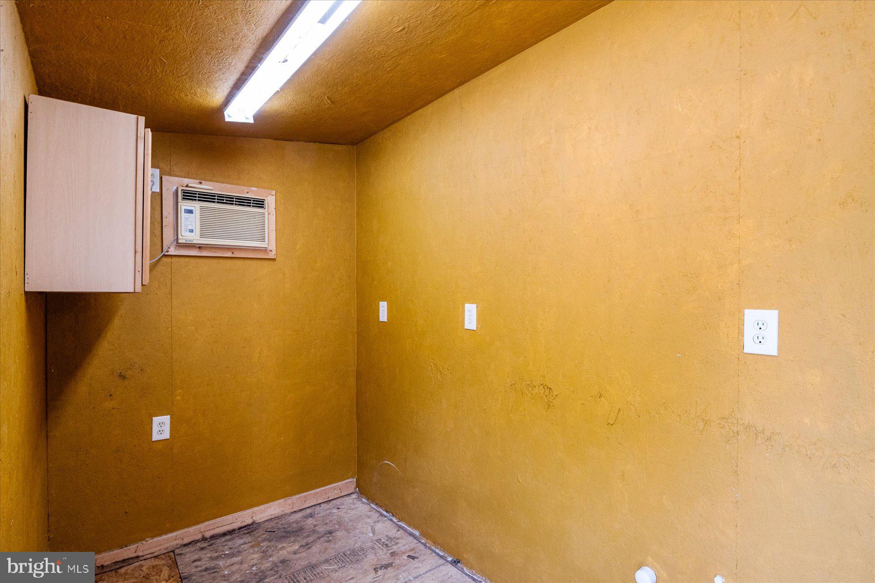 WHISPERING WOODS - Residential