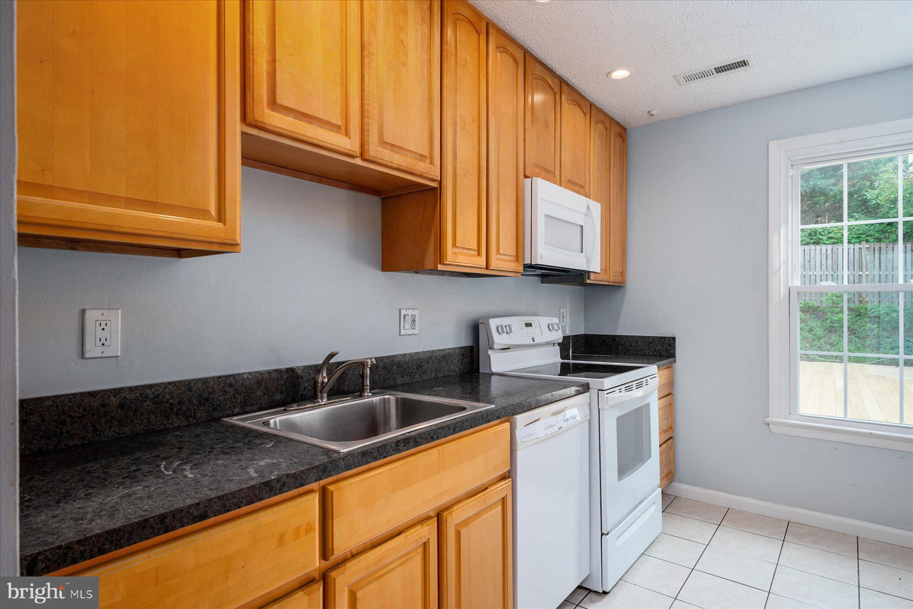 WHISPERING WOODS - Residential