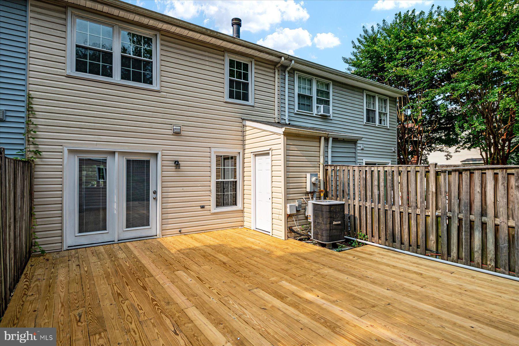 WHISPERING WOODS - Residential