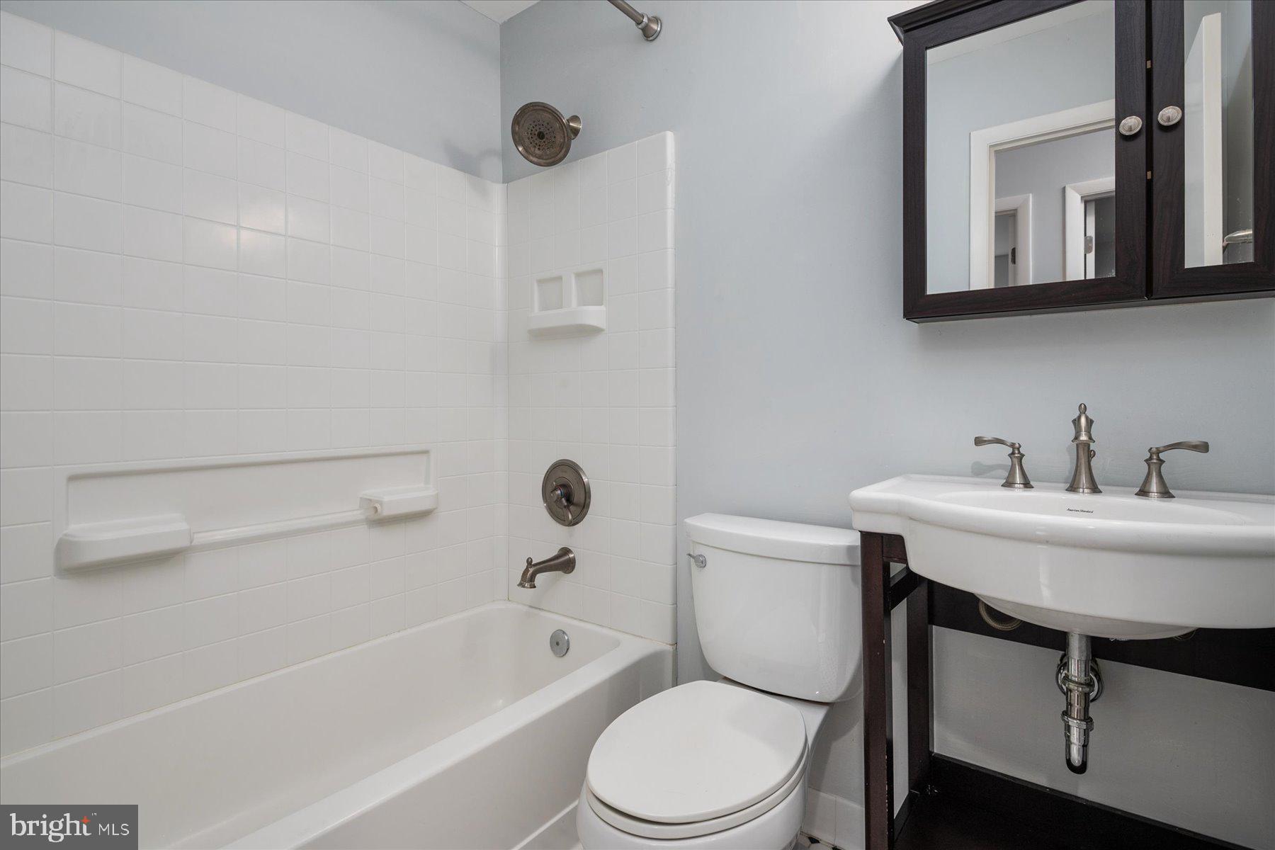 WHISPERING WOODS - Residential