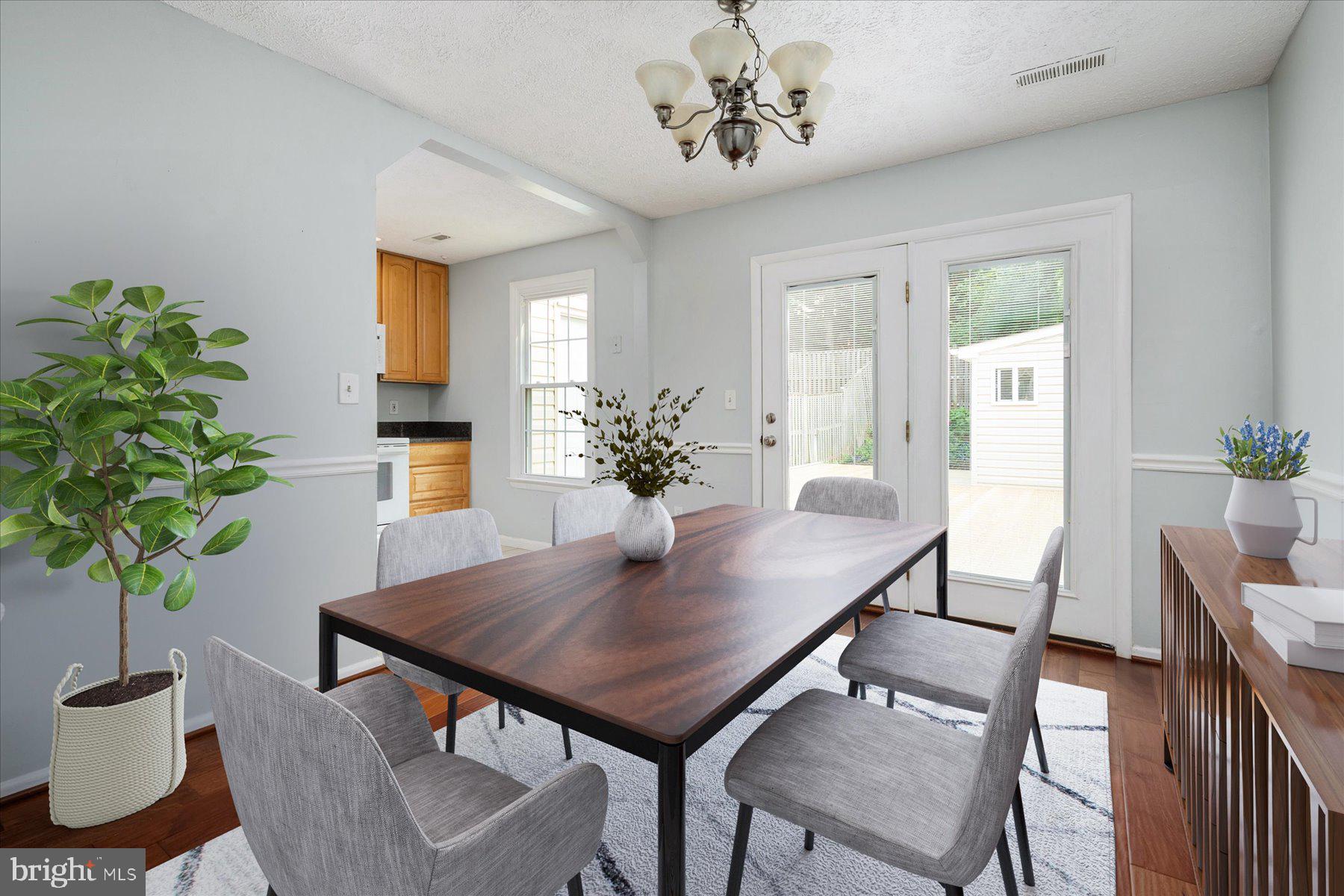 WHISPERING WOODS - Residential