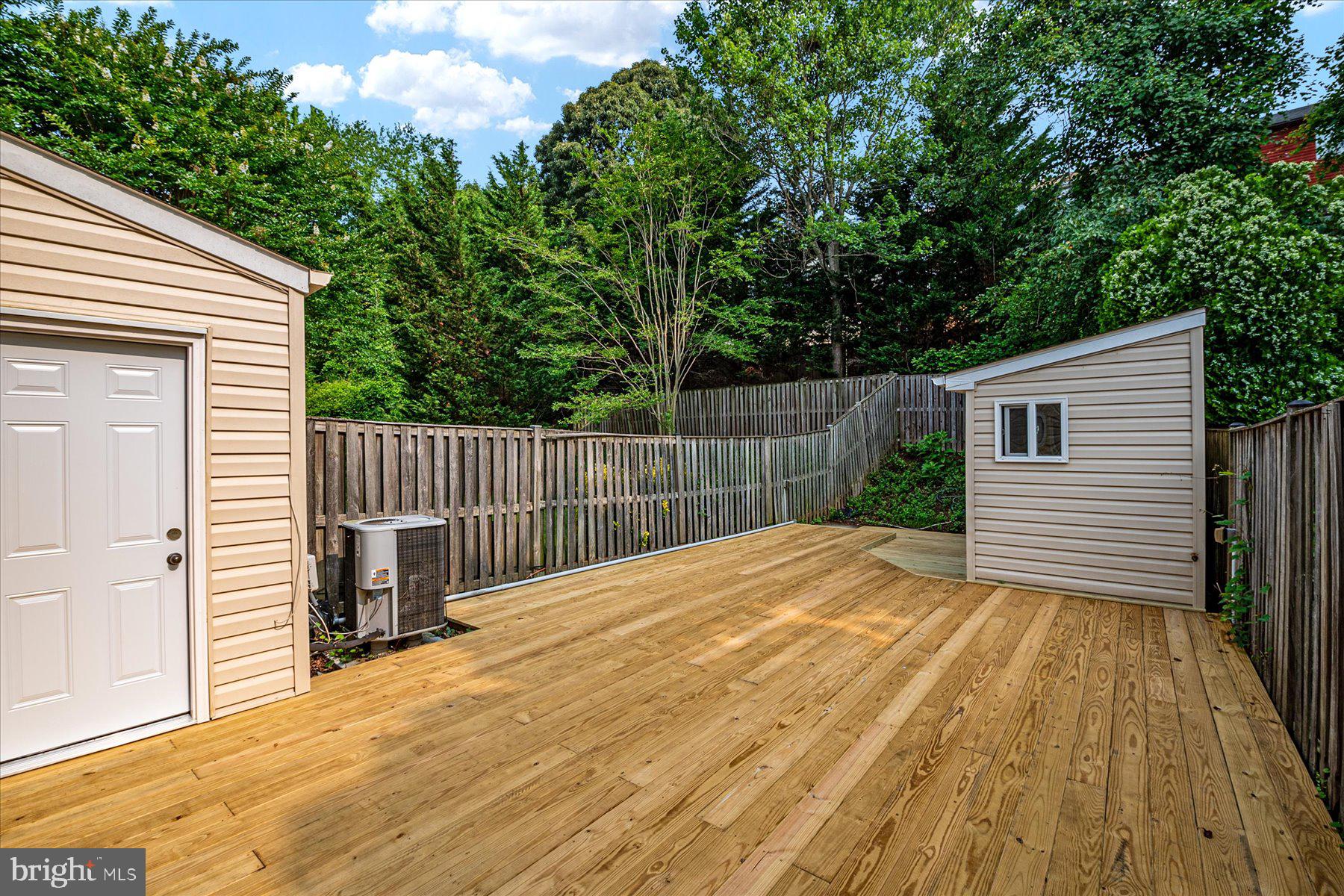 WHISPERING WOODS - Residential