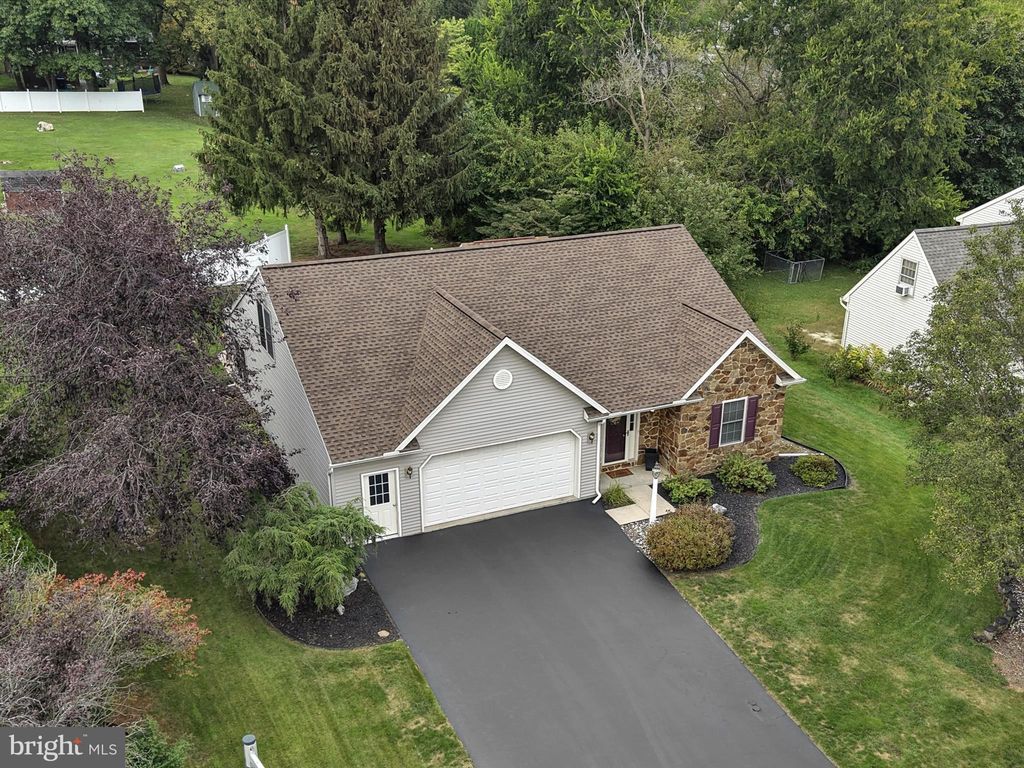 Photo of 21 Silver Creek Road, LITITZ, PA 17543 (MLS # PALA2077032)