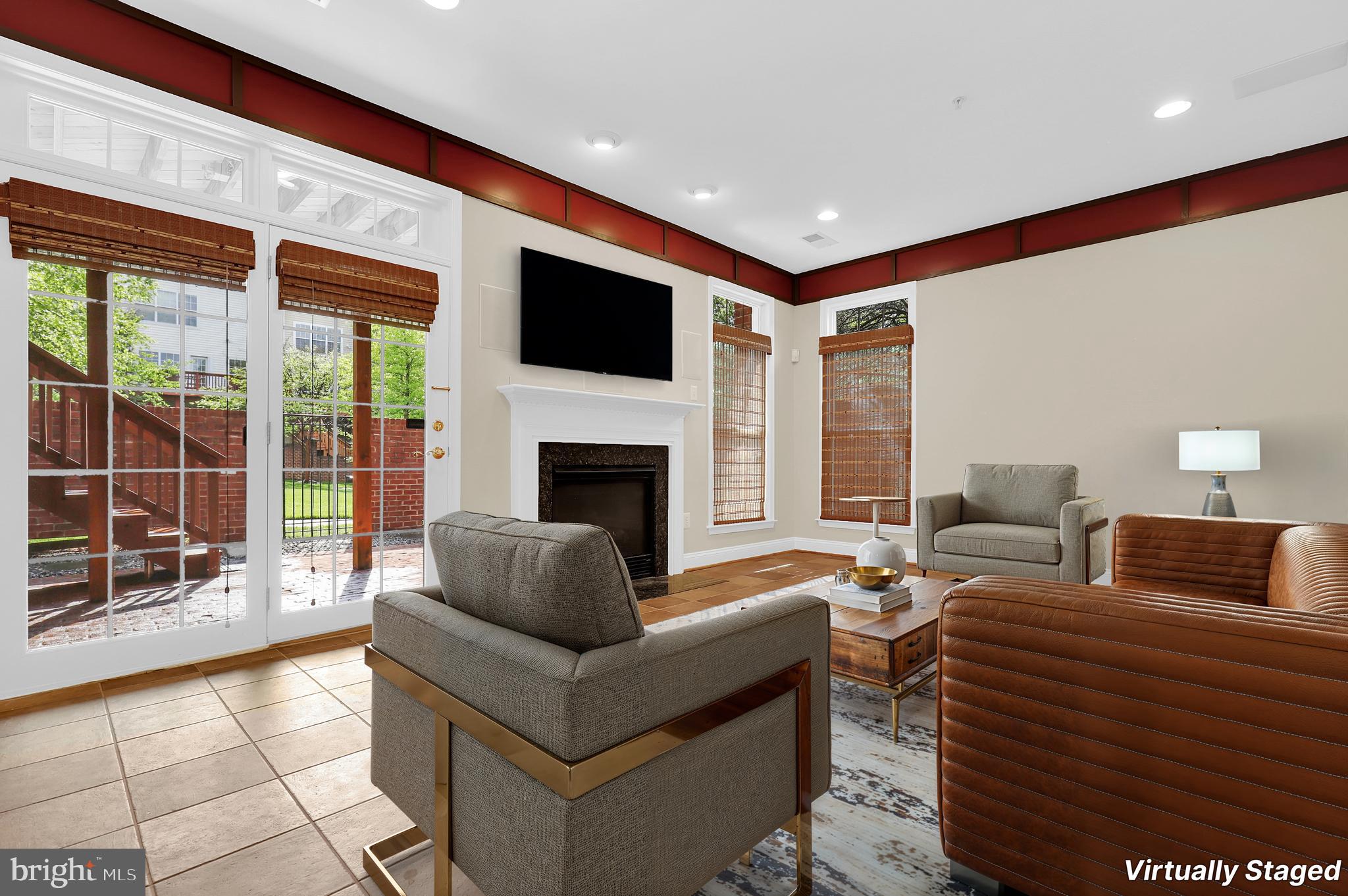 POTOMAC COUNTRY CORNER - Residential