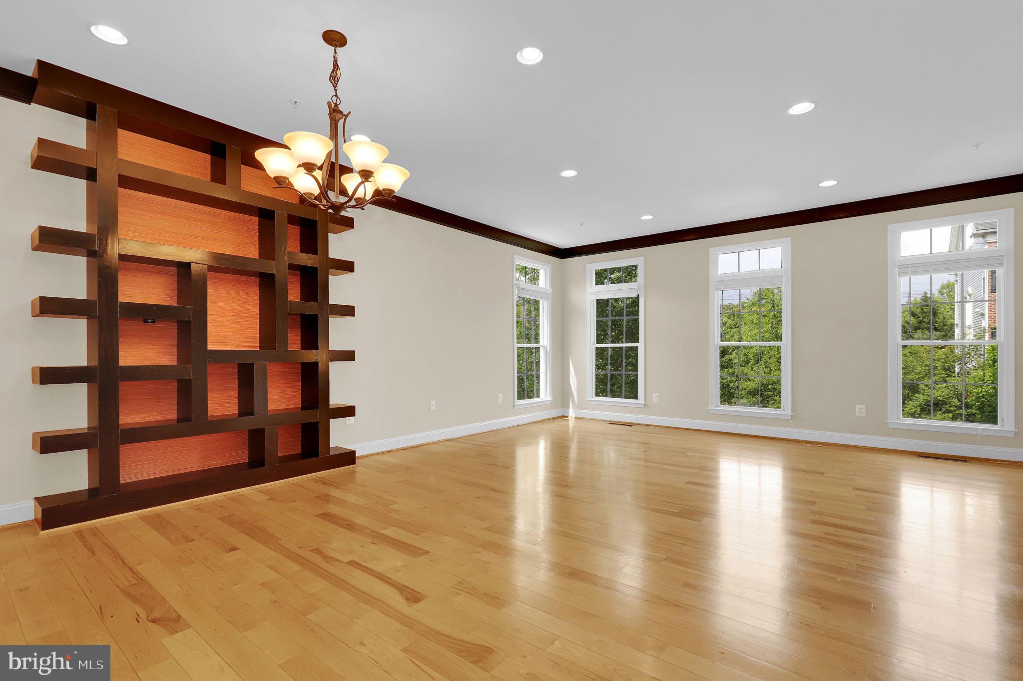 POTOMAC COUNTRY CORNER - Residential