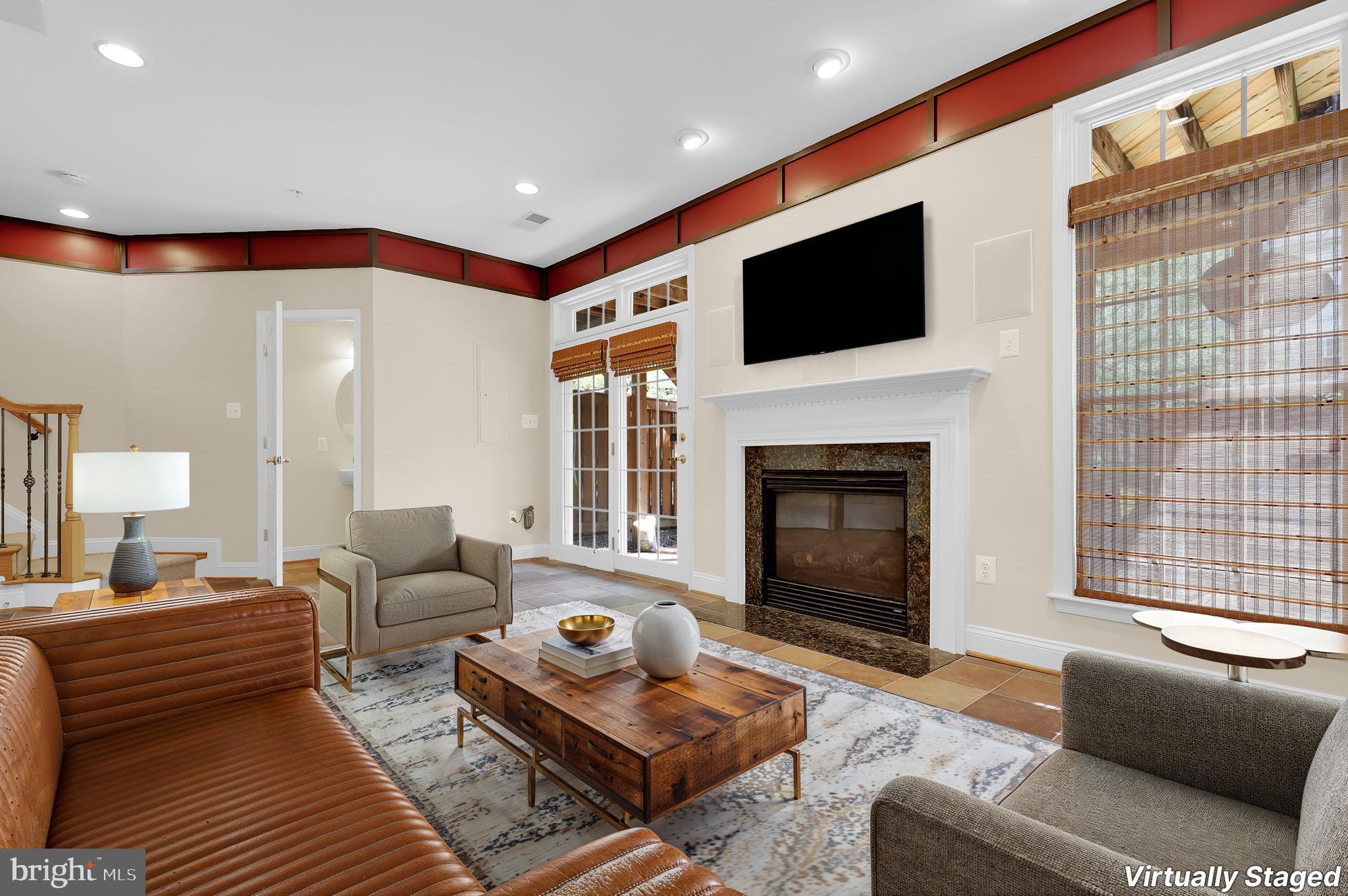 POTOMAC COUNTRY CORNER - Residential
