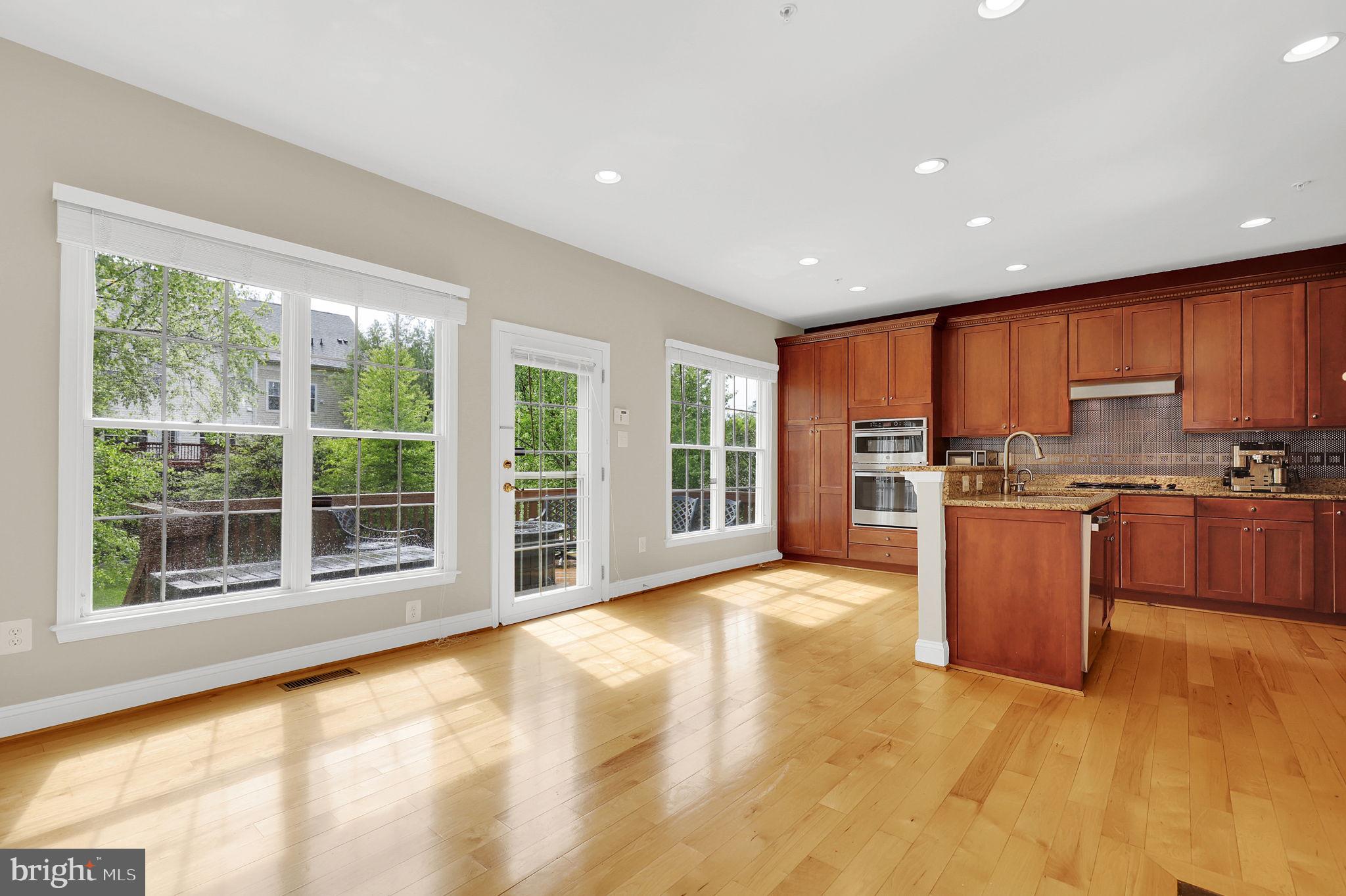 POTOMAC COUNTRY CORNER - Residential