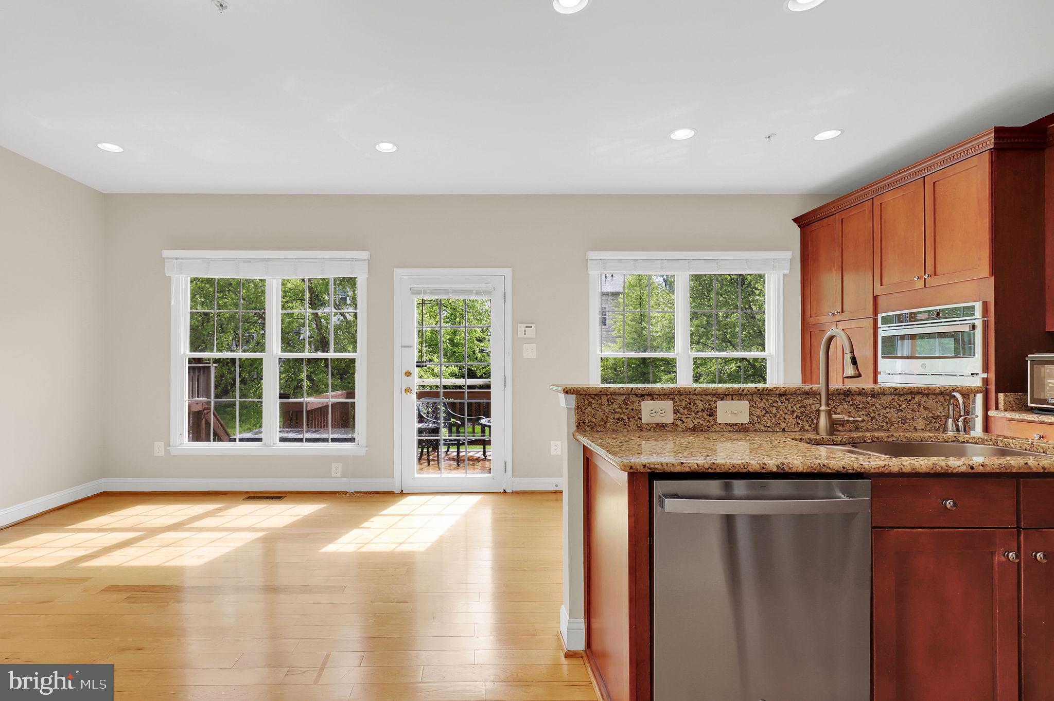 POTOMAC COUNTRY CORNER - Residential