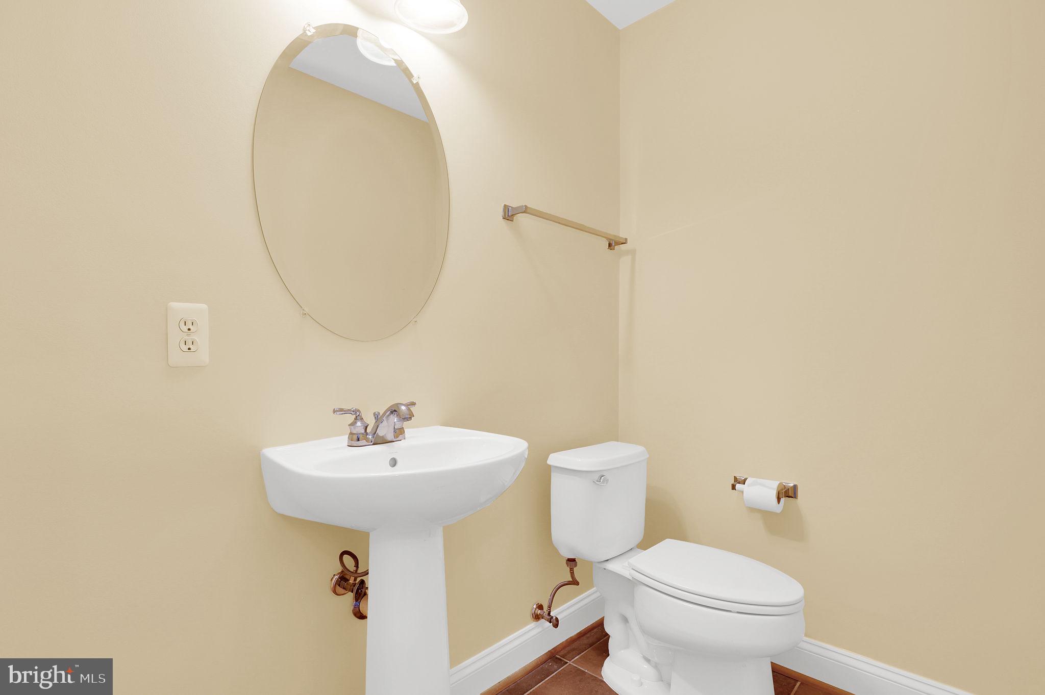 POTOMAC COUNTRY CORNER - Residential