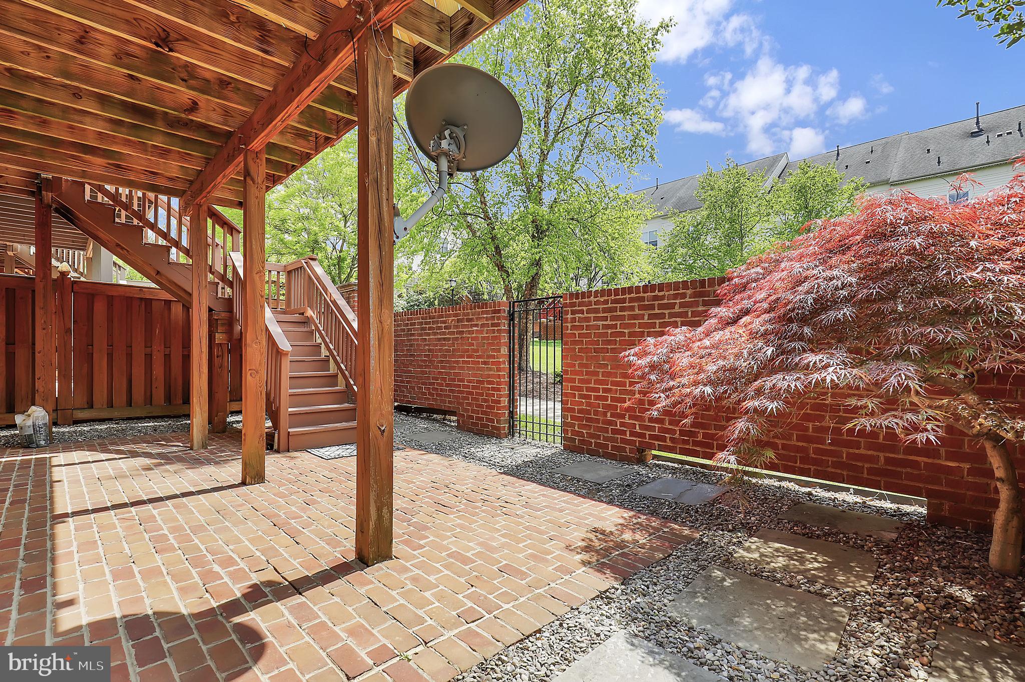 POTOMAC COUNTRY CORNER - Residential