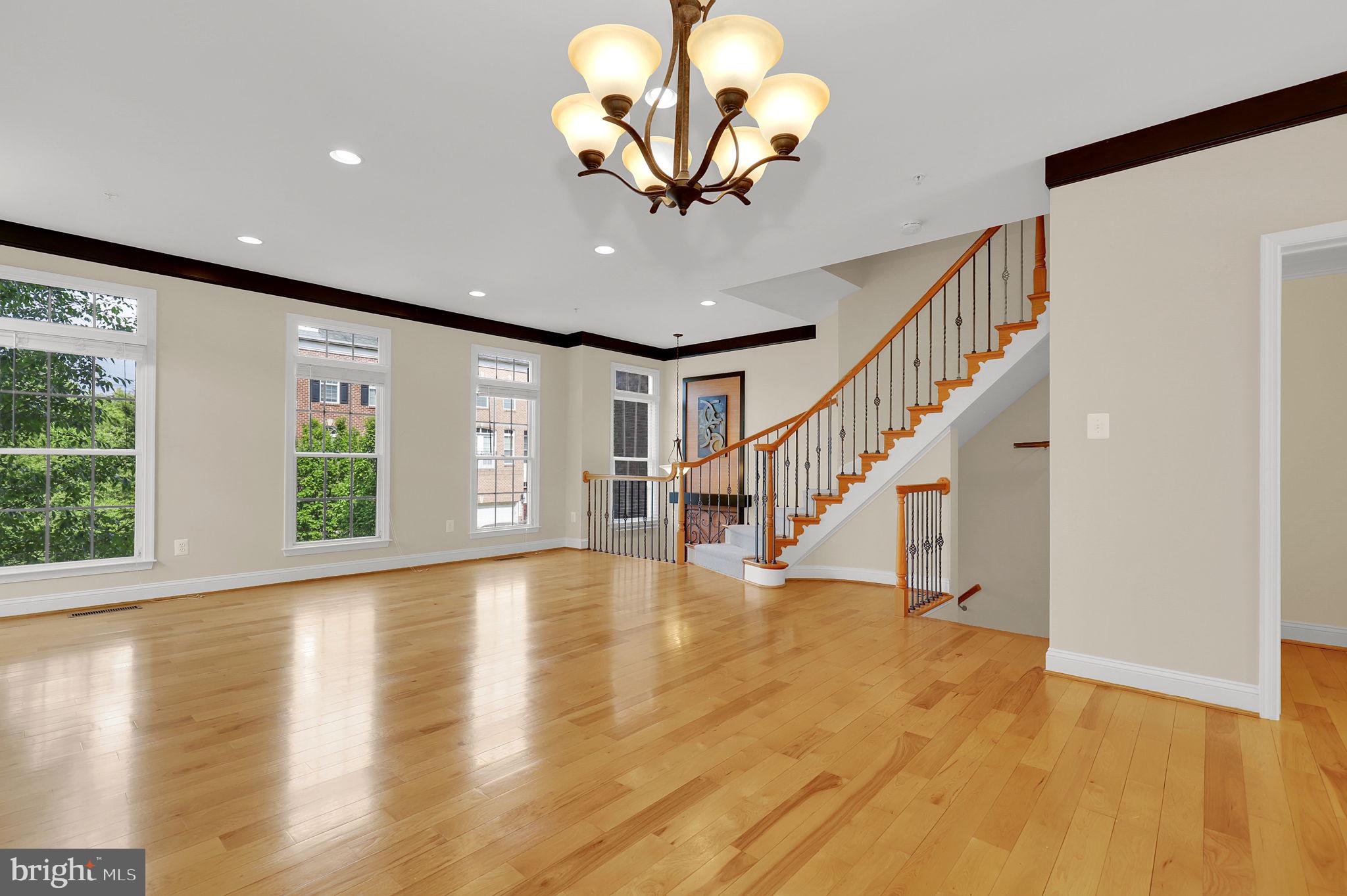 POTOMAC COUNTRY CORNER - Residential
