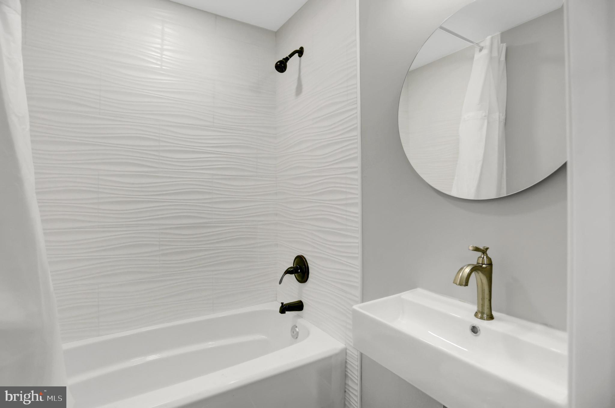 LOCUST POINT - Residential