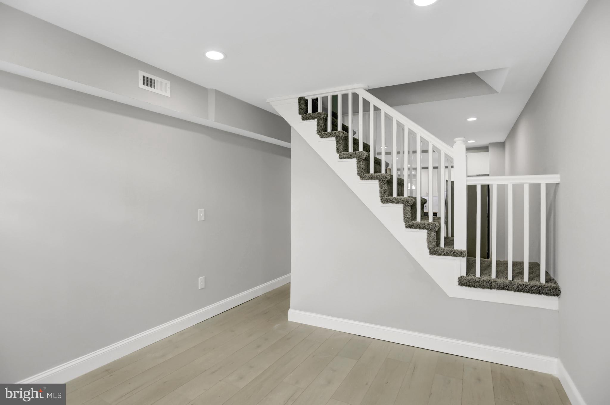 LOCUST POINT - Residential