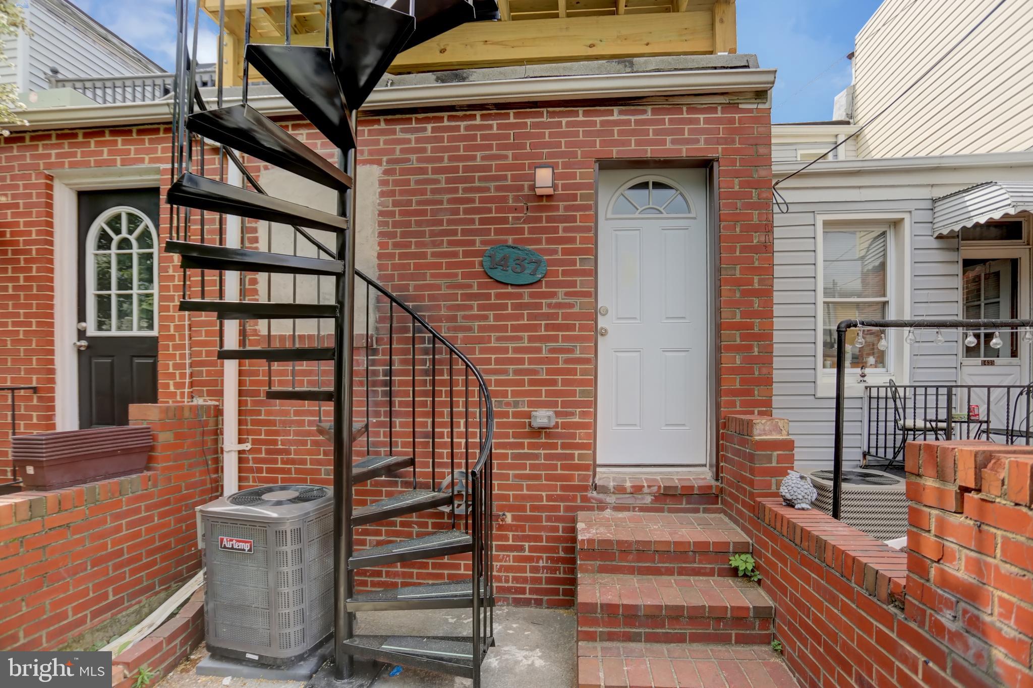 LOCUST POINT - Residential