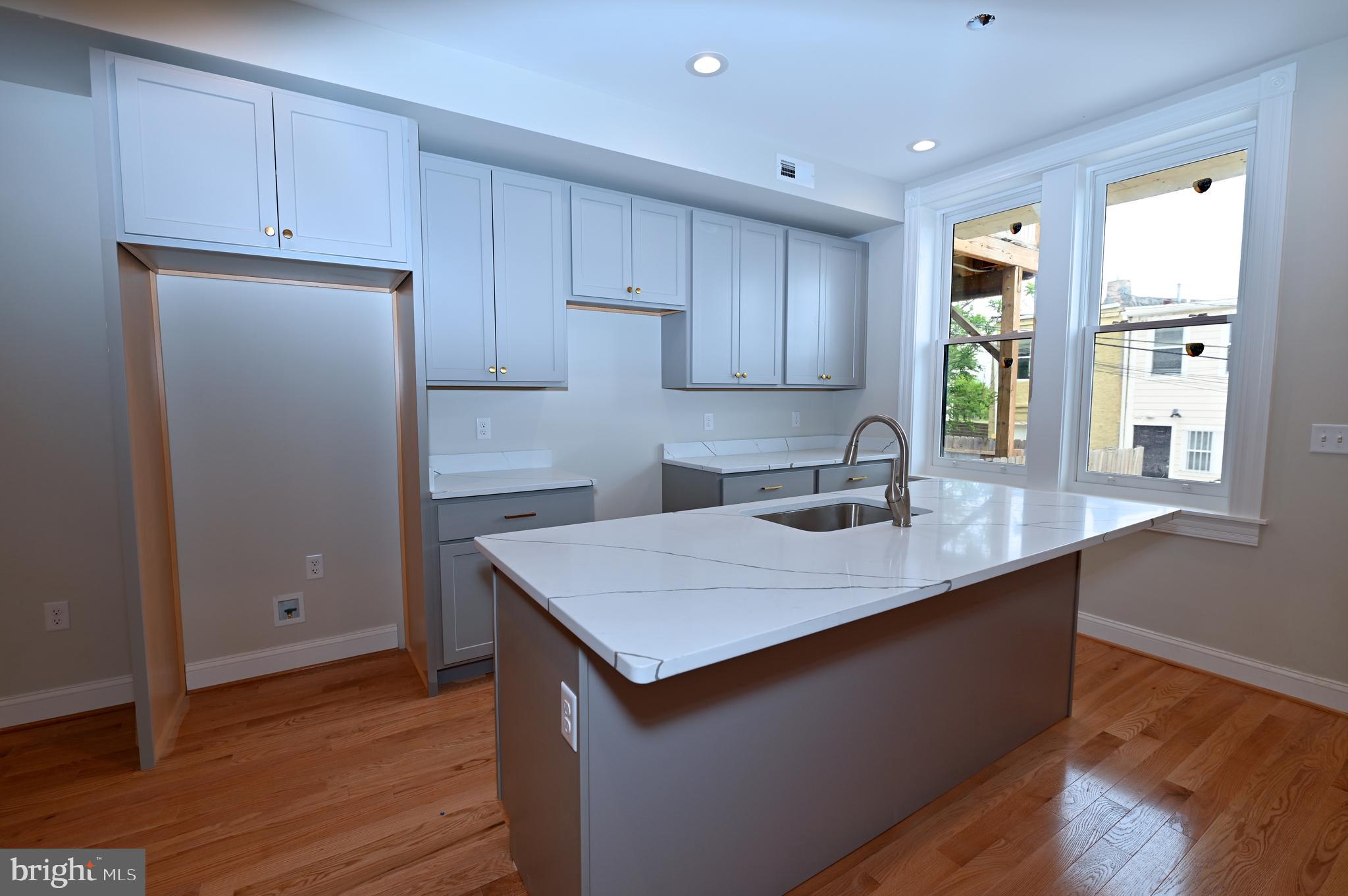 BIDDLE STREET - Residential