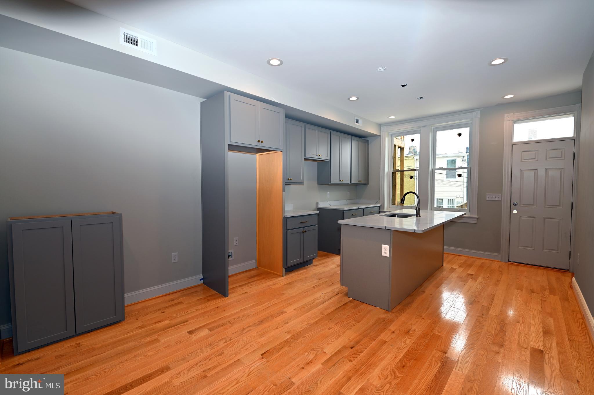 BIDDLE STREET - Residential
