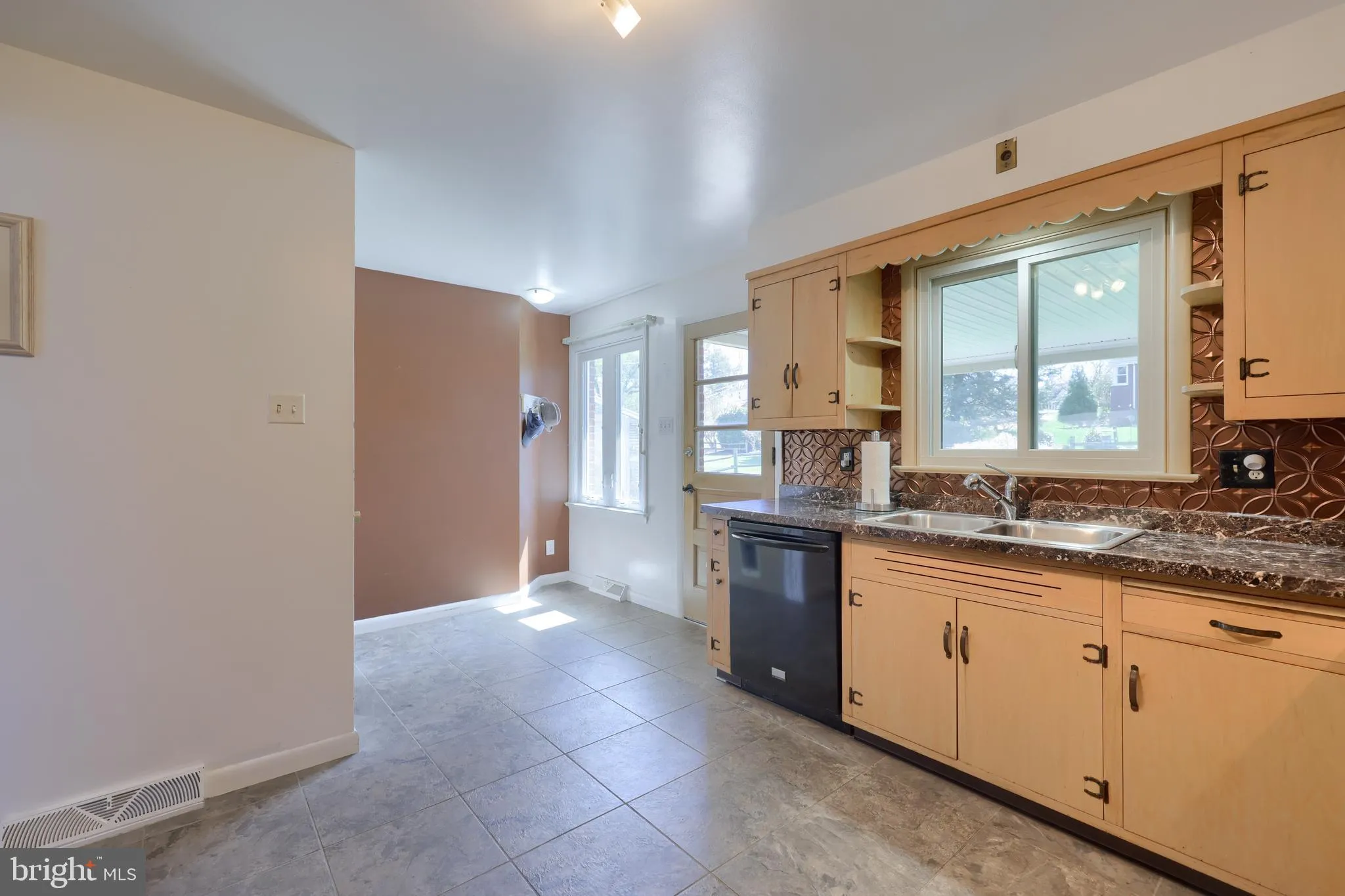 Lancaster, Pennsylvania 17601, United States, 3 Bedrooms Bedrooms, ,2 BathroomsBathrooms,Residential,Pending,104241