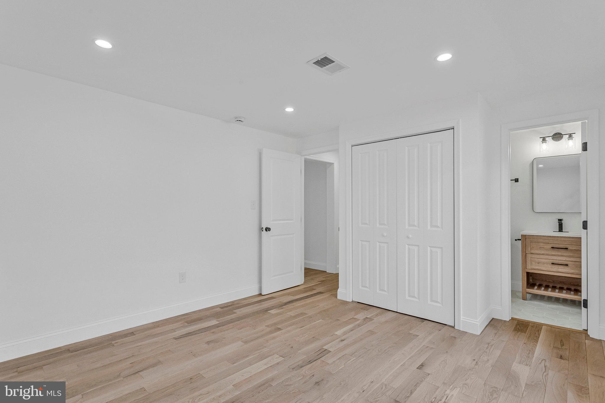 OYSTER HARBOR - Residential