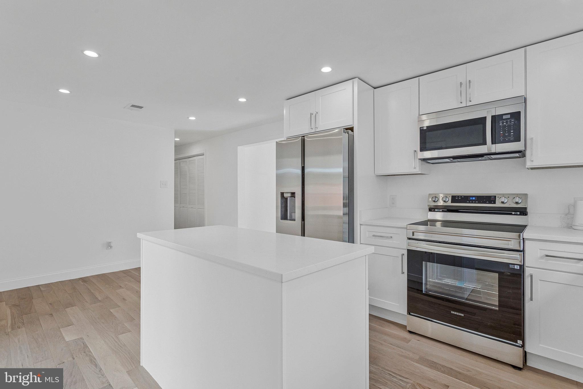 OYSTER HARBOR - Residential