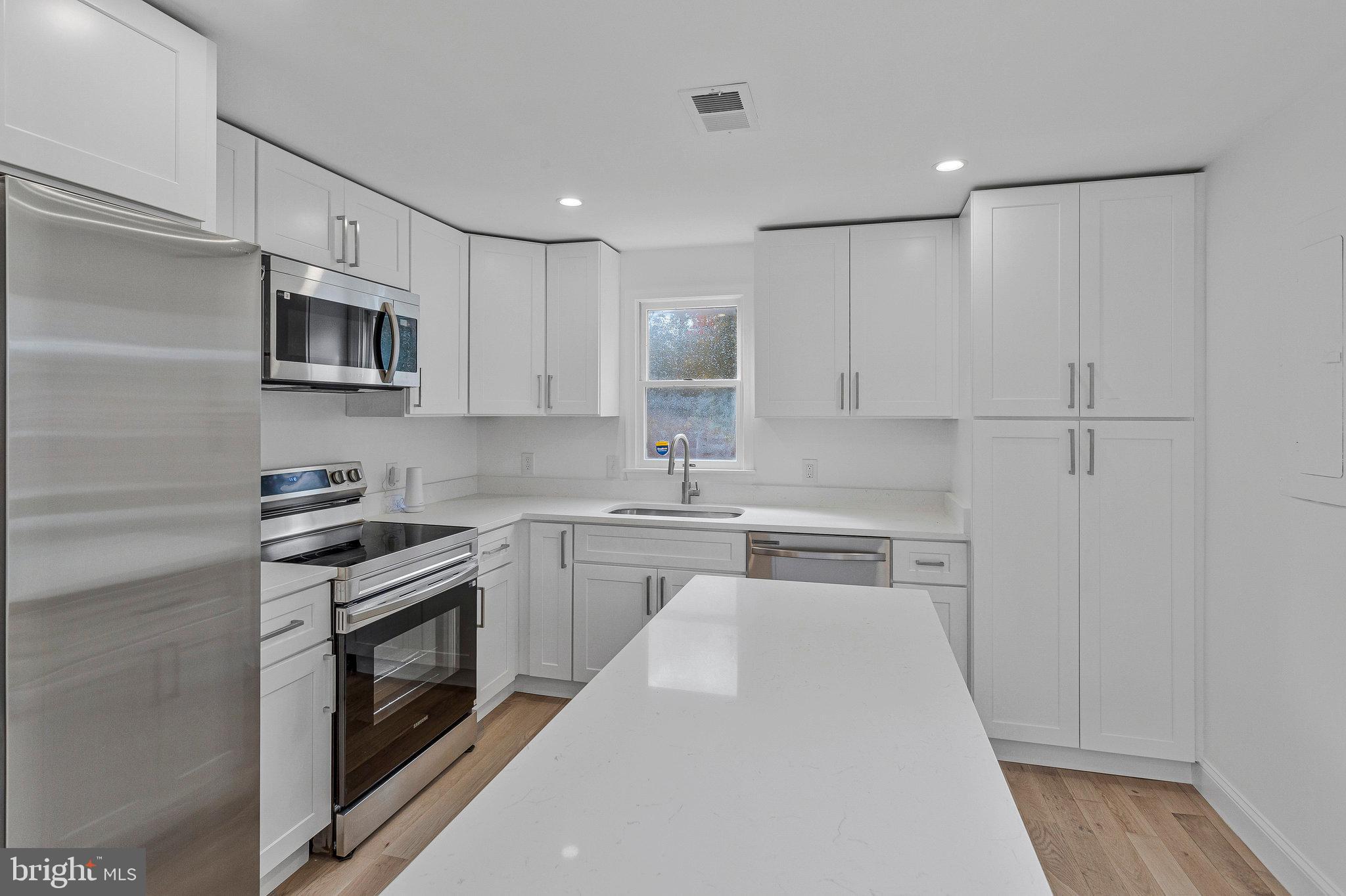 OYSTER HARBOR - Residential