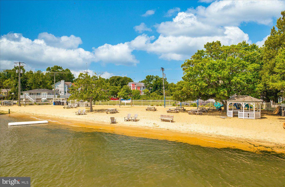 OYSTER HARBOR - Residential