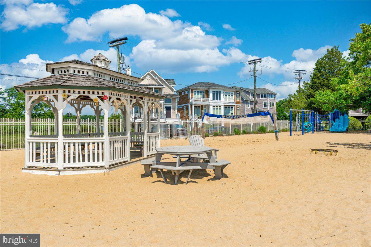 OYSTER HARBOR - Residential