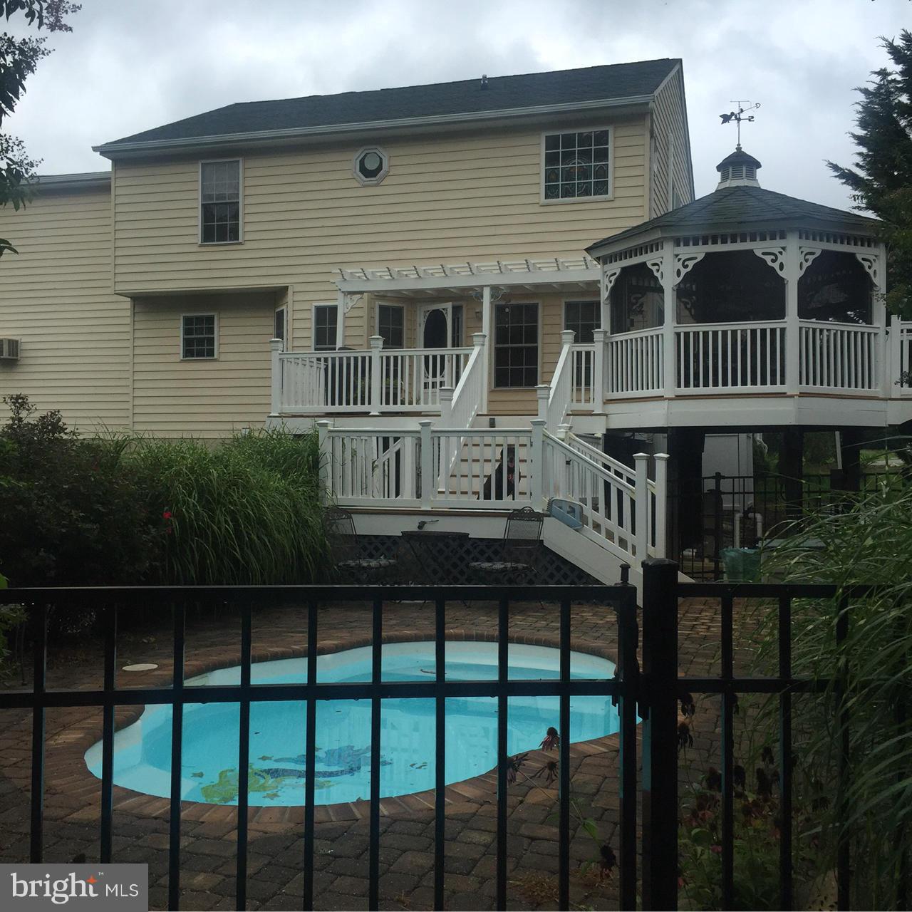 DOBBINS FARM - Residential