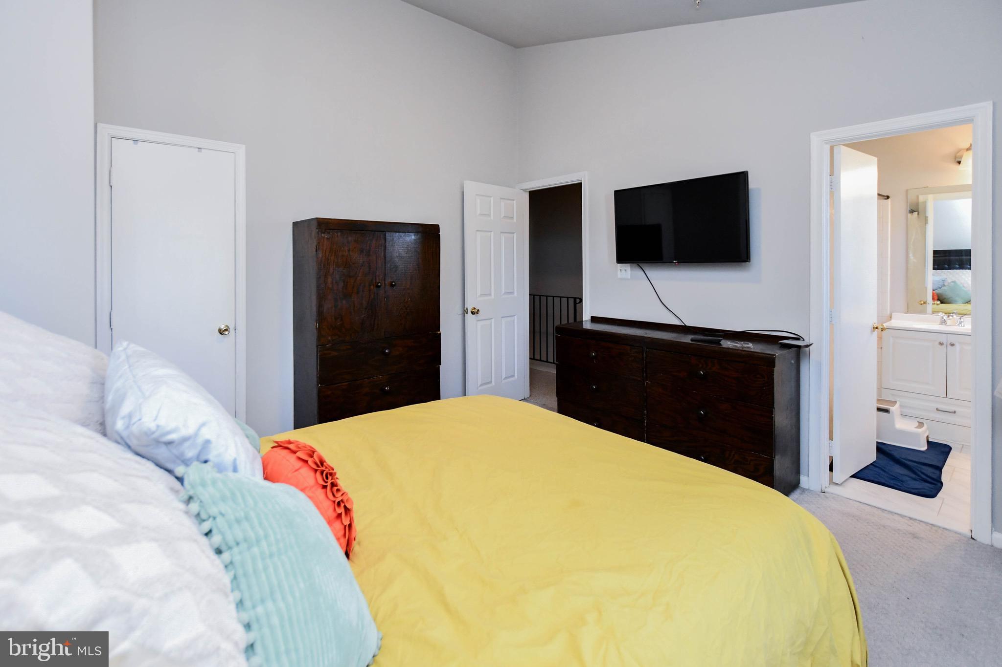 YORKSHIRE KNOLLS - Residential