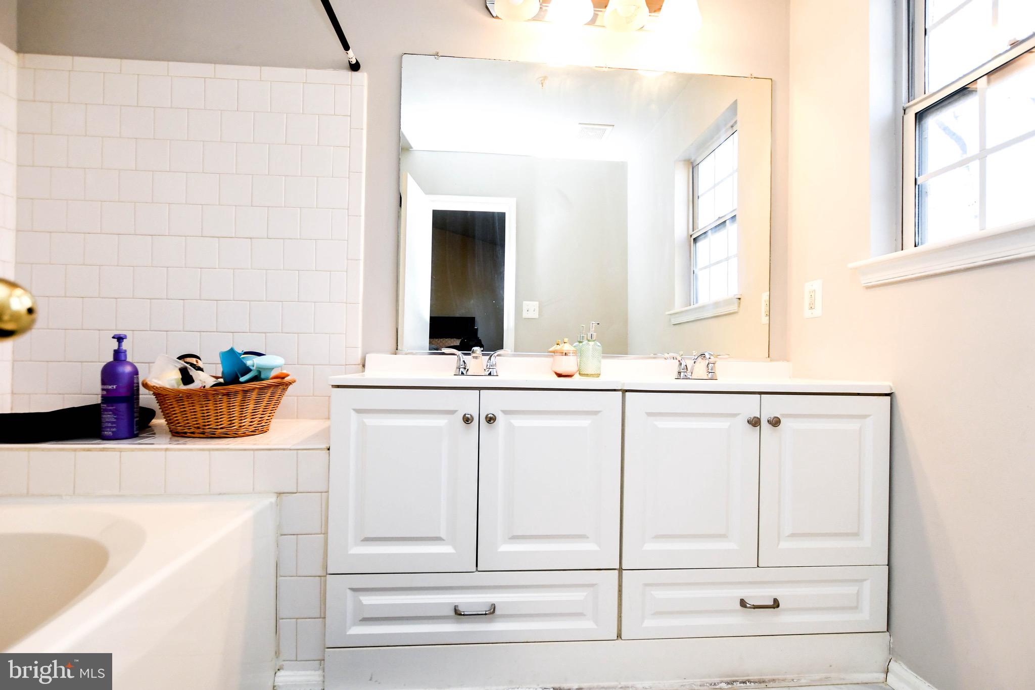 YORKSHIRE KNOLLS - Residential