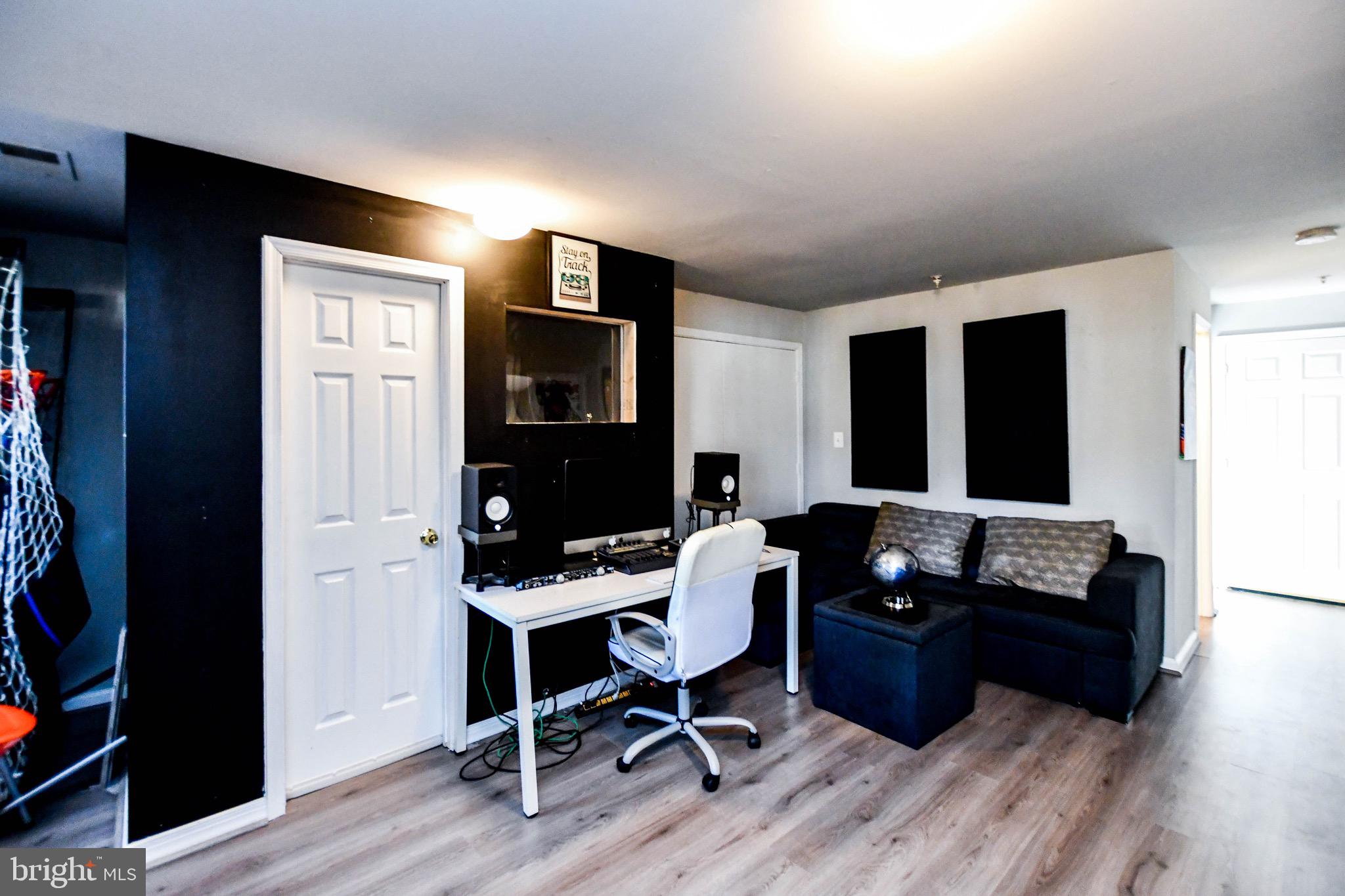 YORKSHIRE KNOLLS - Residential