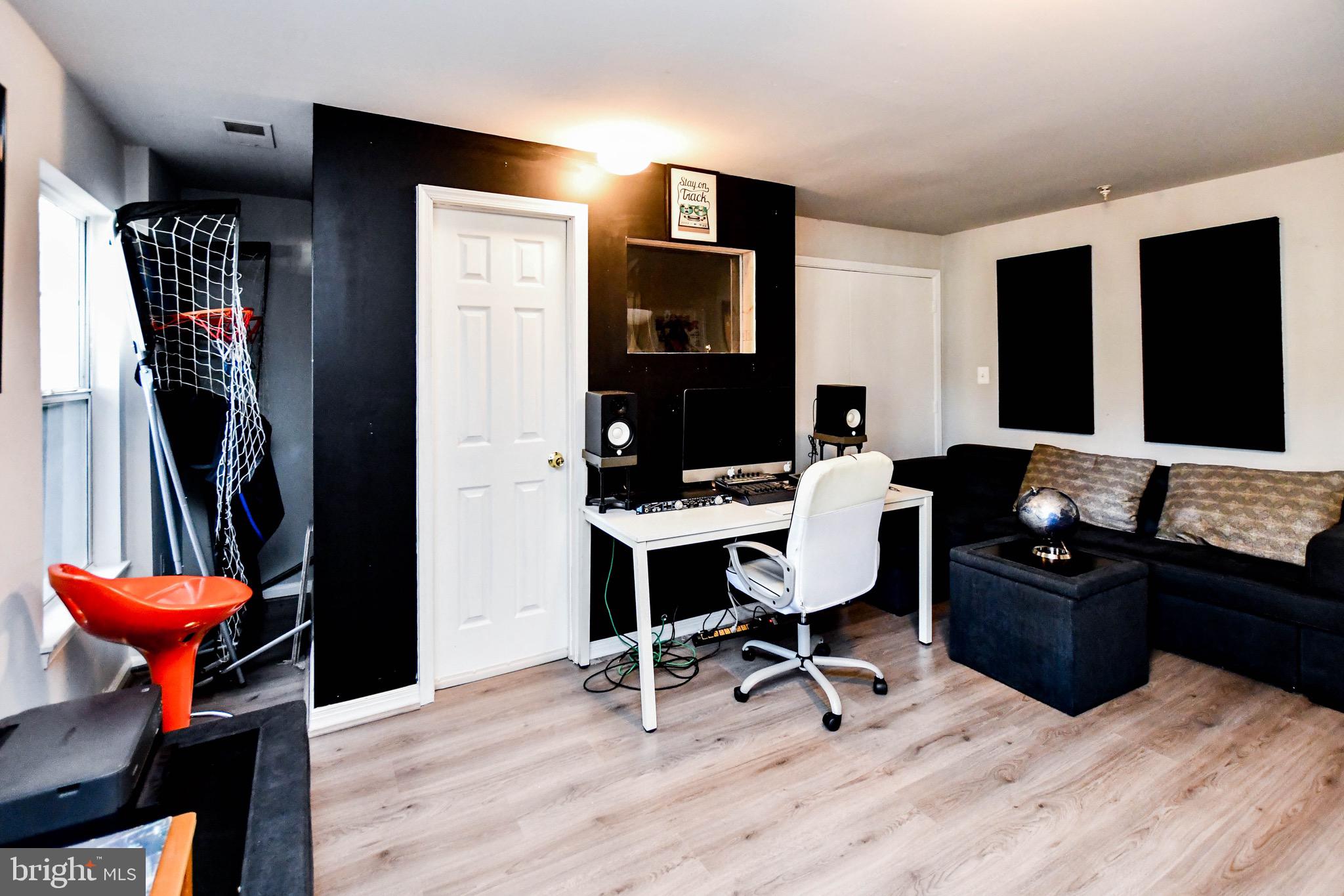 YORKSHIRE KNOLLS - Residential