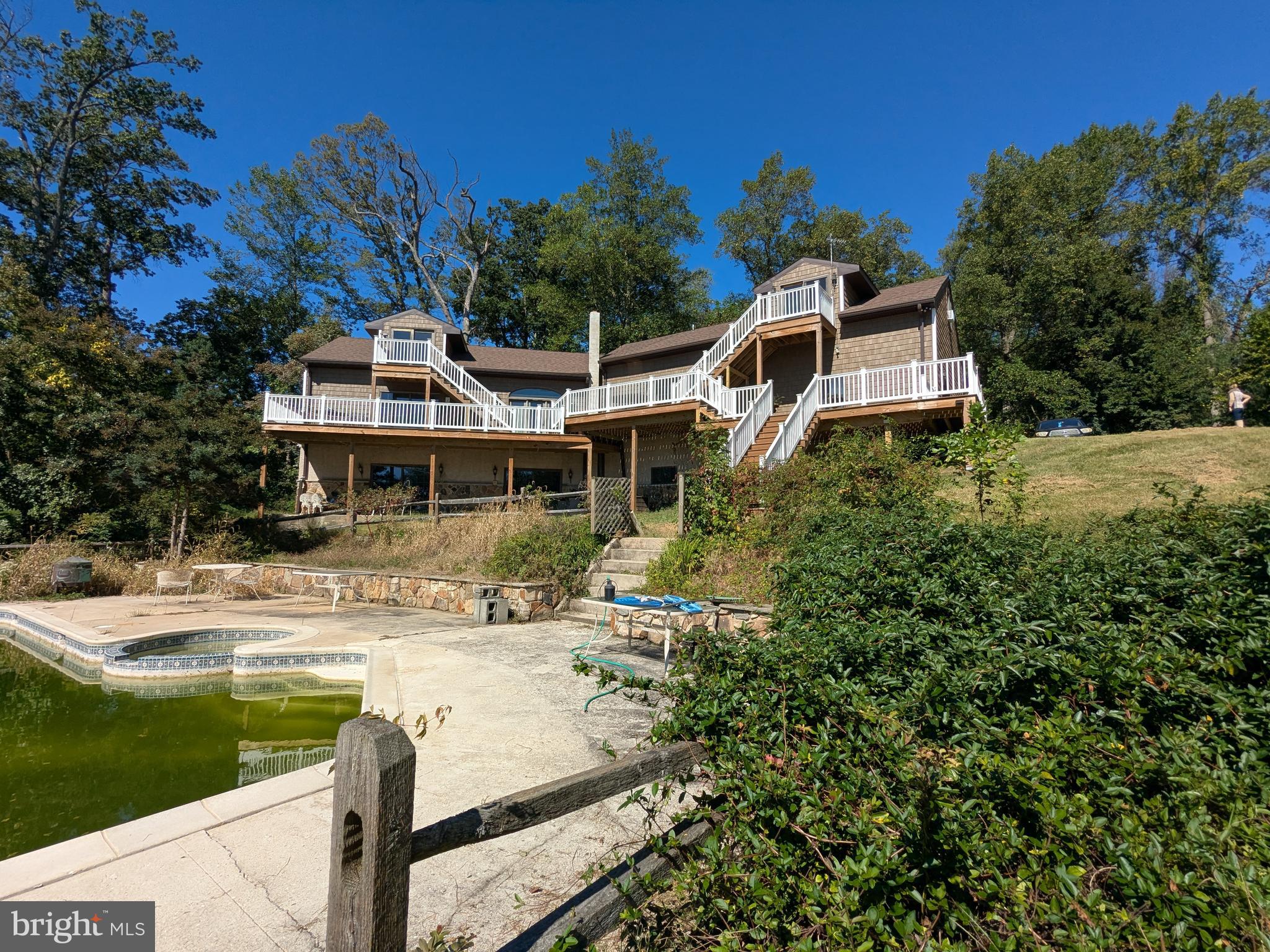 ELK NECK - Residential
