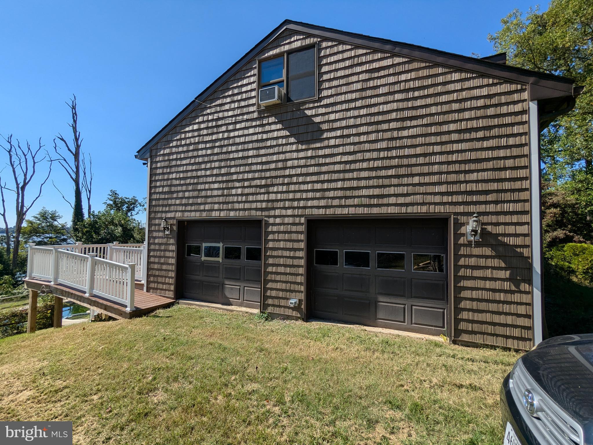 ELK NECK - Residential