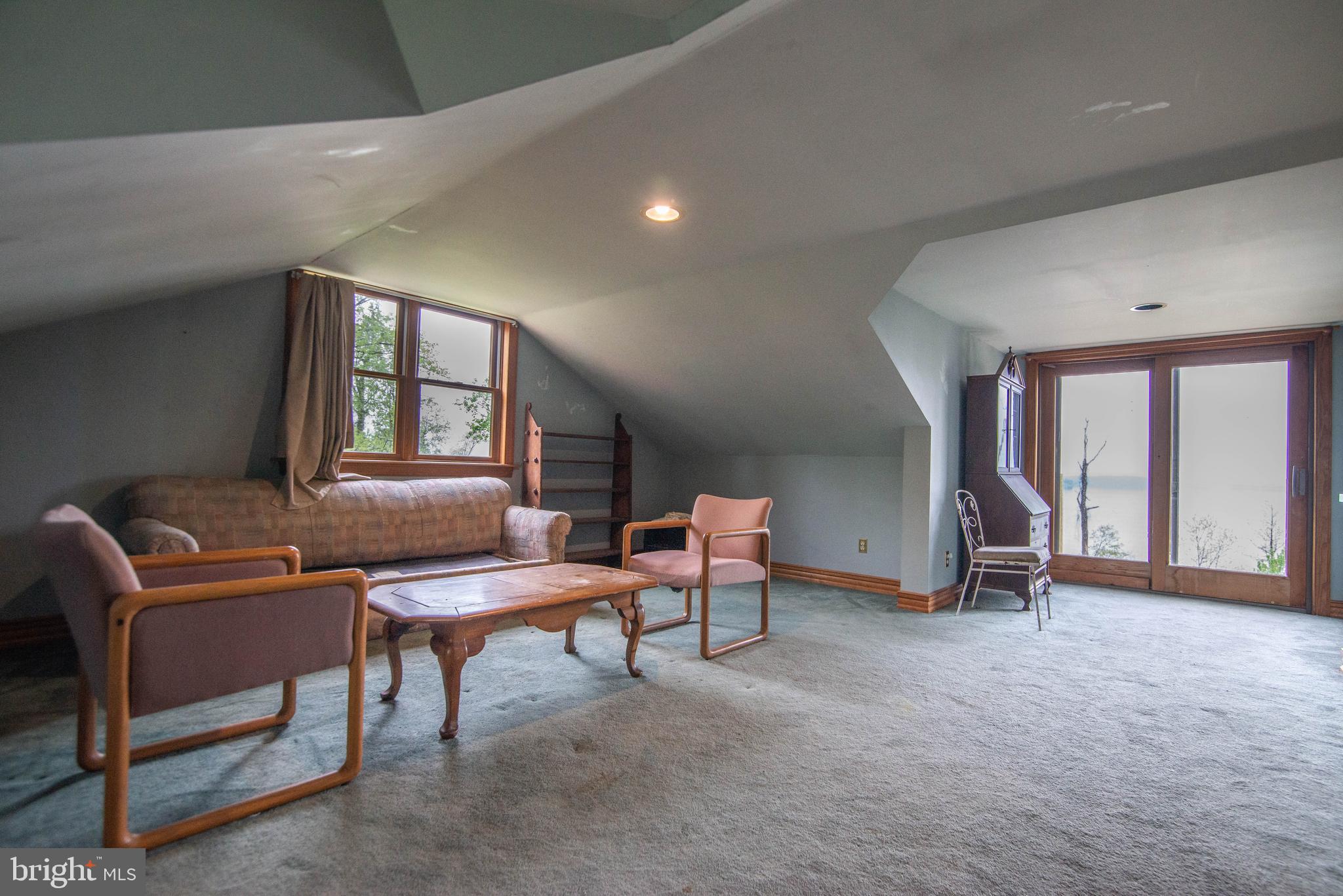 ELK NECK - Residential