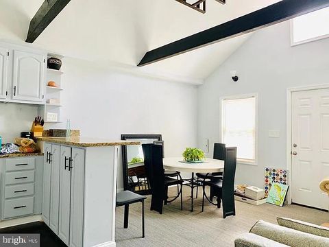 Photo of 1829 Columbia Pike, ARLINGTON, VA 22204 (MLS # VAAR2070510)