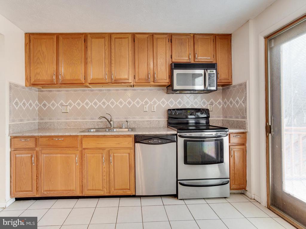 OAK SPRINGS - Residential Lease