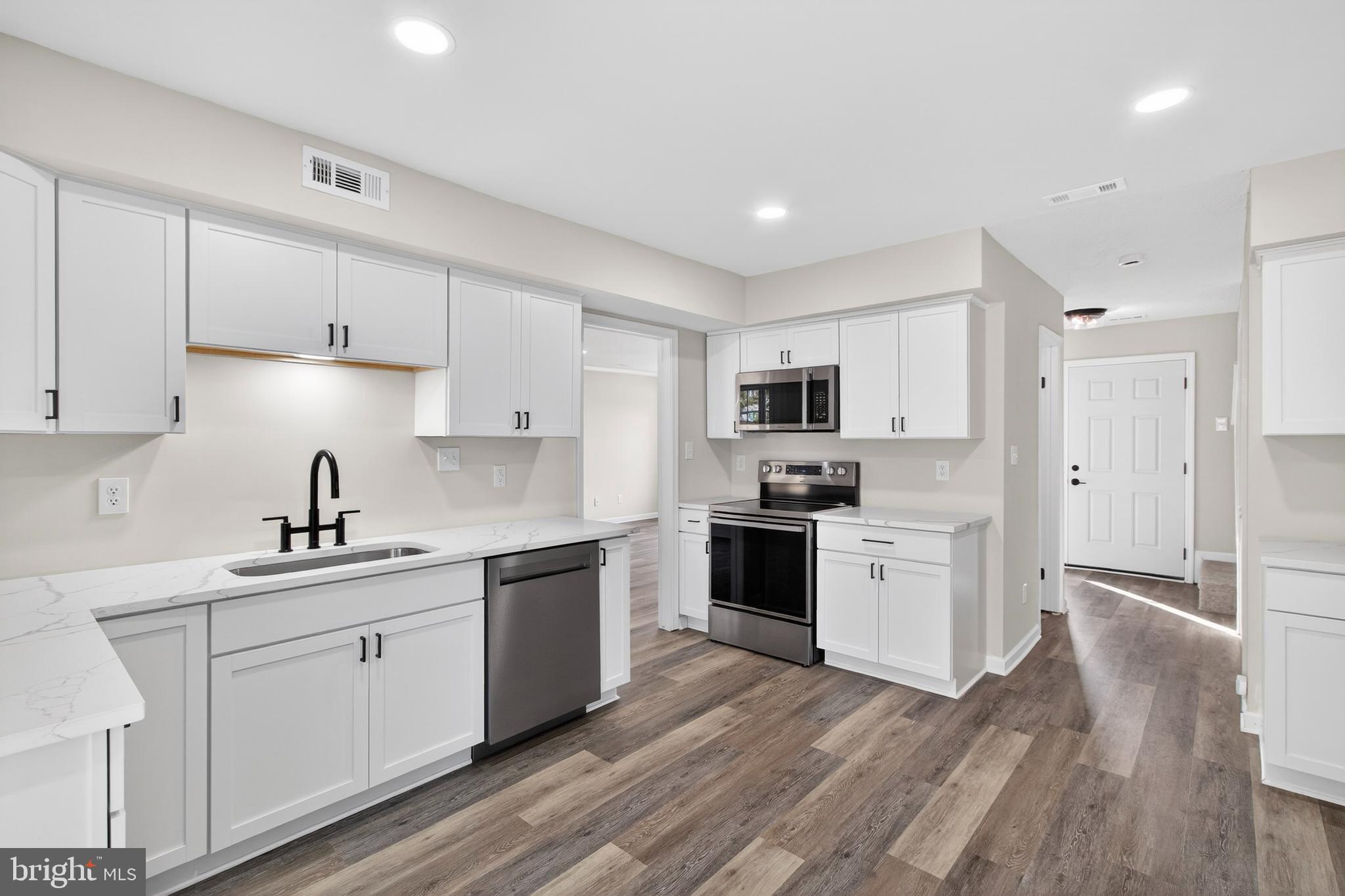 HIDDEN FIELDS - Residential