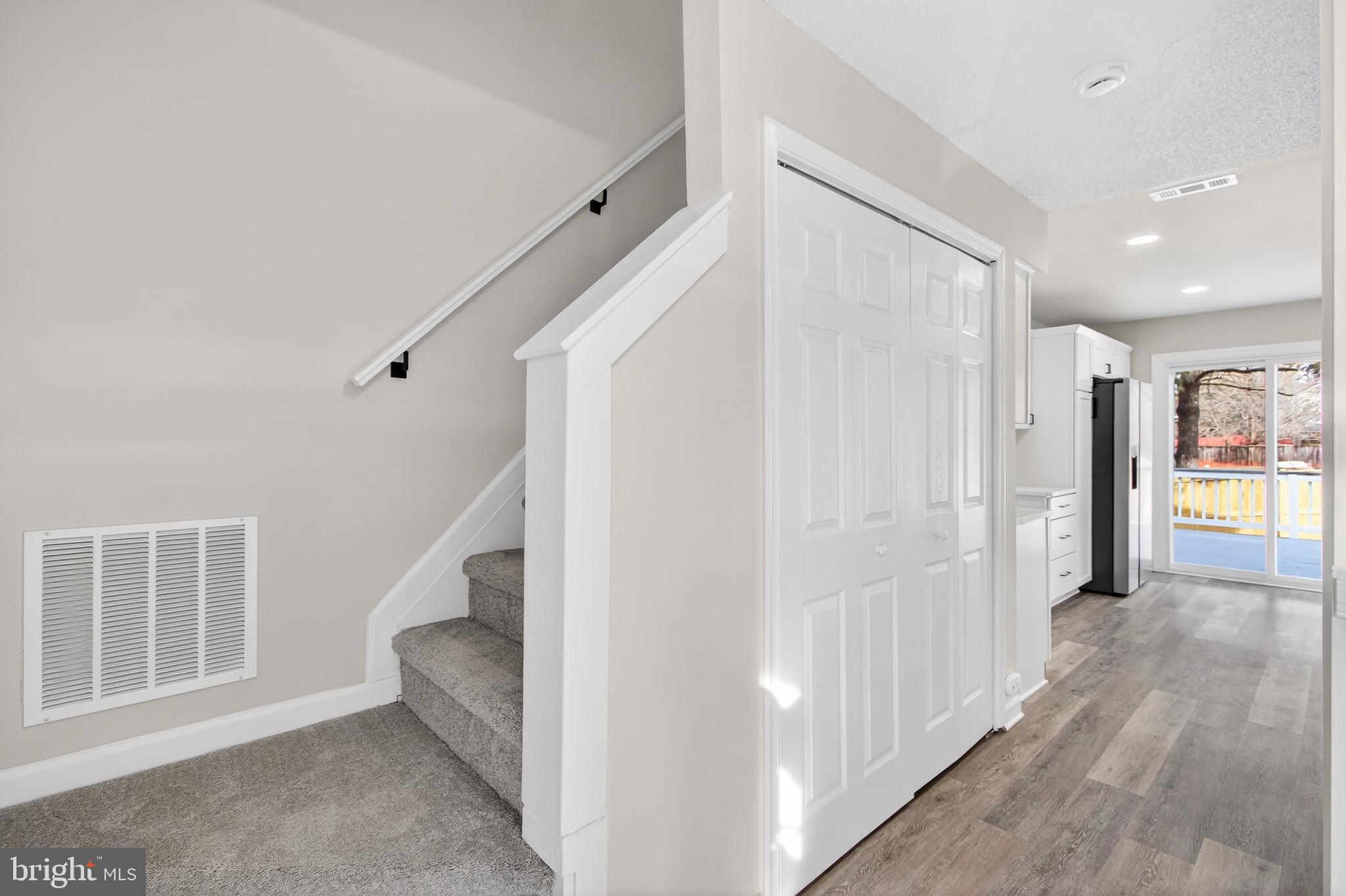 HIDDEN FIELDS - Residential