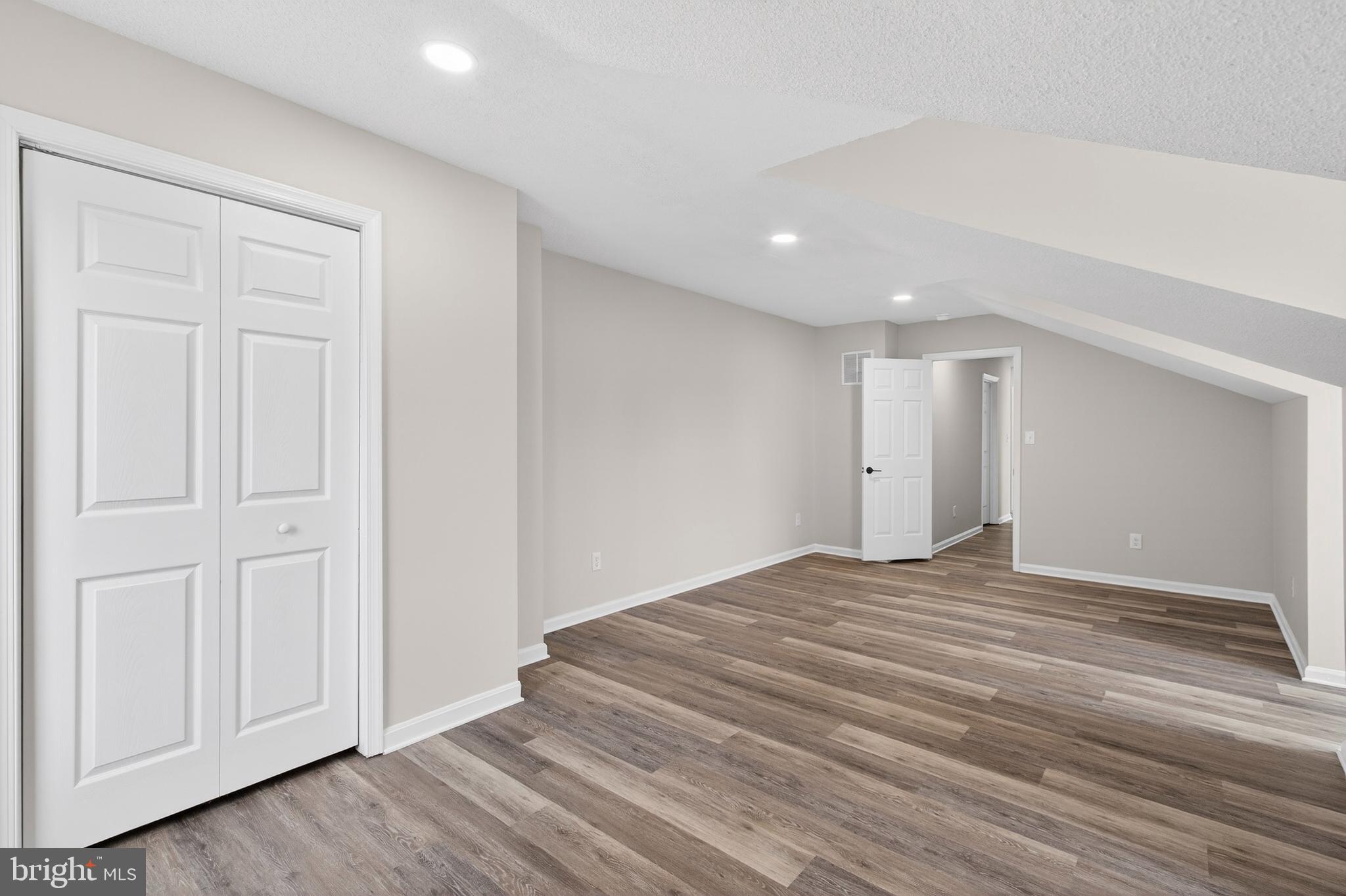 HIDDEN FIELDS - Residential