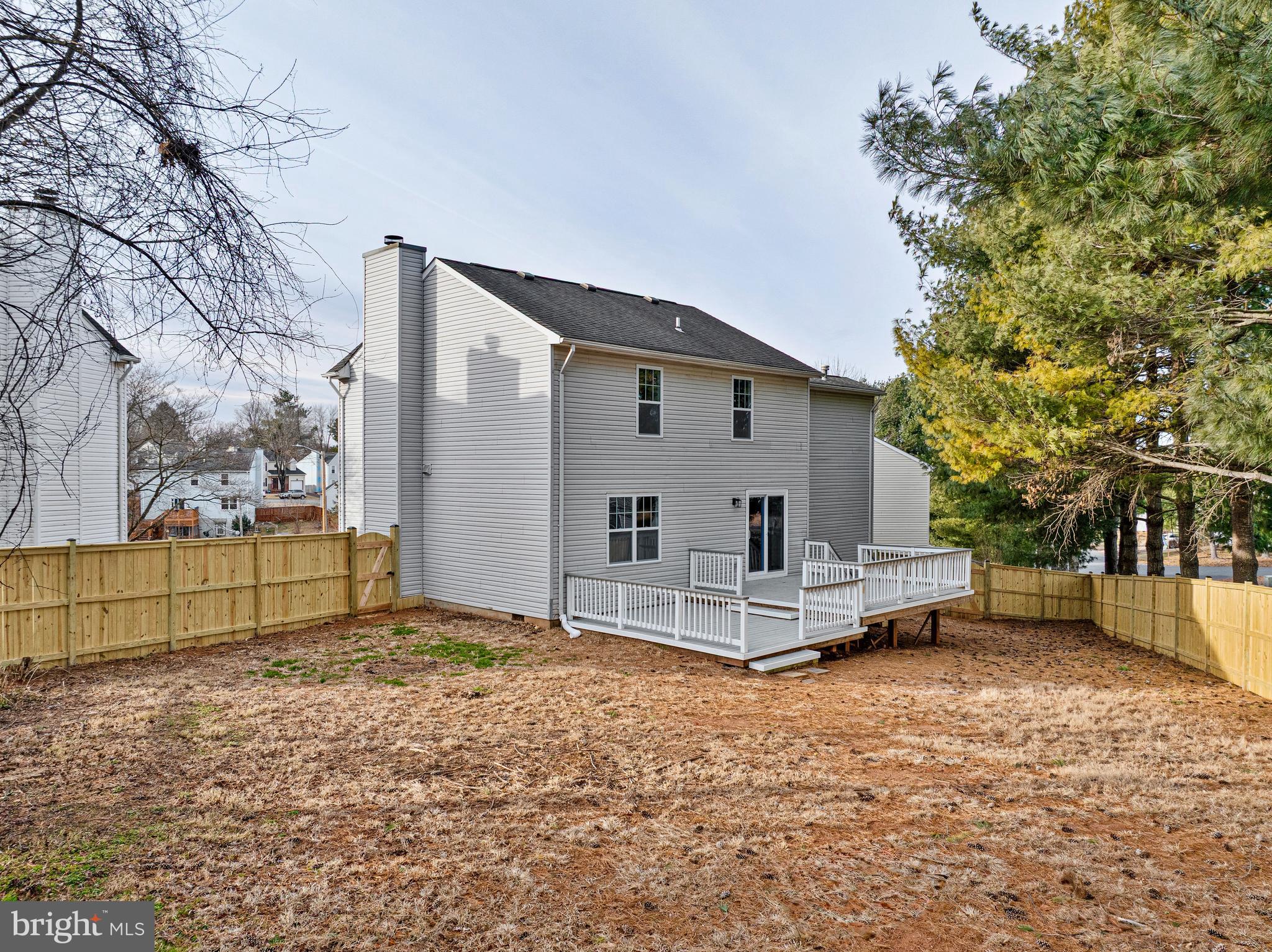 HIDDEN FIELDS - Residential