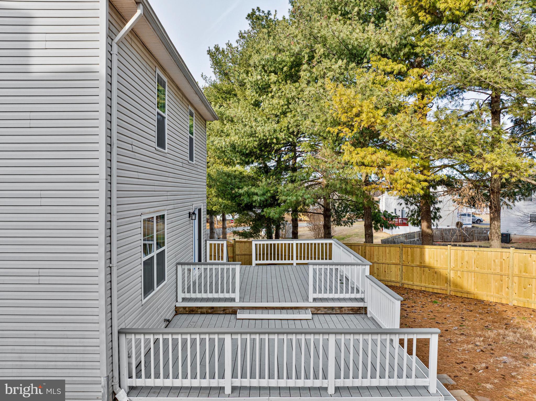 HIDDEN FIELDS - Residential