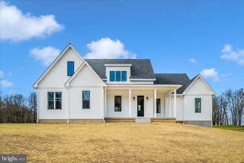 Homes For Sale - 15030 New Windsor Road<br/> NEW WINDSOR, MD 21776