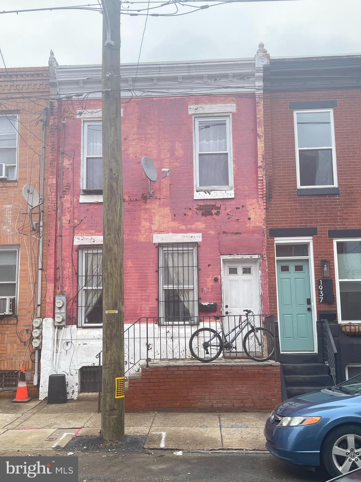 Welcome to this fully leased DUPLEX. The first floor unit has one bedroom. Entering into a spacious living room with an open floor plan. On the way to the kitchen is a small dining area. The kitchen is nicely done with tons of crisp cabinetry and granite counters topped off with stainless appliances . This unit has access to the yard which is spacious and allows for some great outdoor space. The 2nd floor unit has 2 comfortable bedroom and a full kitchen with ample cabinet space & a full tile bathroom. Currently Unit 1 - $1150 monthly, lease ends May 31, 2025. Unit 2 - $650 monthly -long term tenant-rent is below market price . Separate electric meters. total monthly rent $1800 monthly . Owner is a licensed PA agent. Property is being sold in "AS-IS" condition.