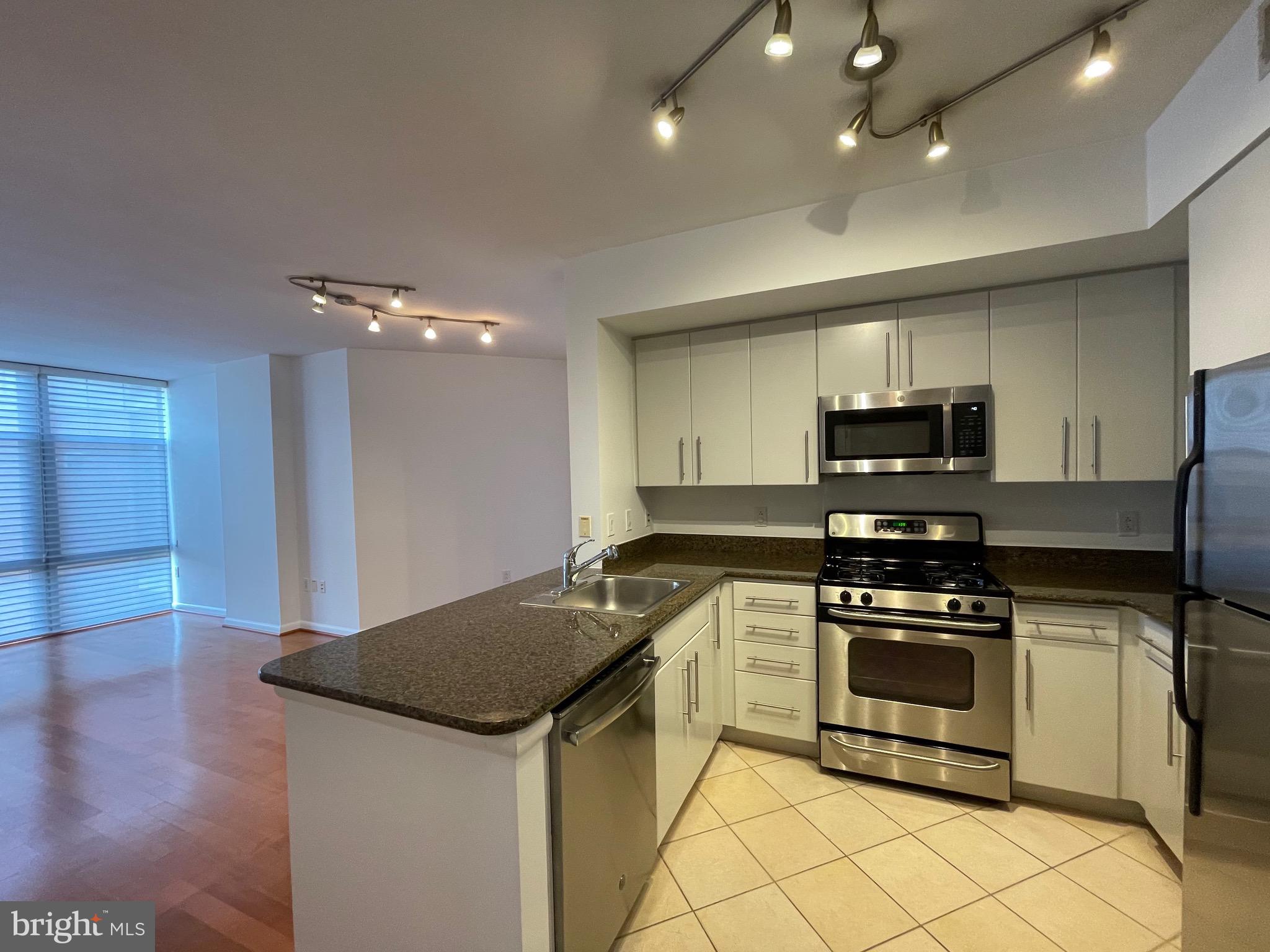 1021 N GARFIELD STREET 617