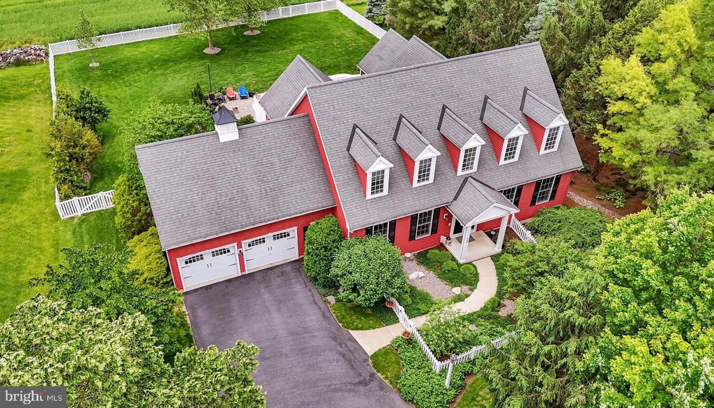 Photo of 706 Woodcrest Avenue, LITITZ, PA 17543 (MLS # PALA2069854)