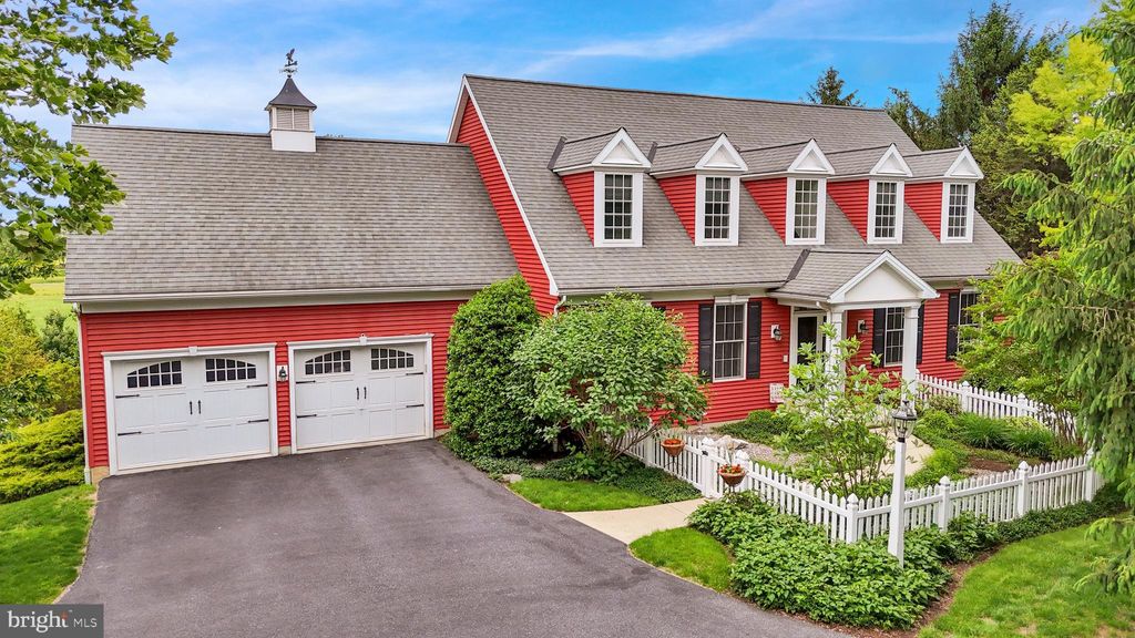 Photo of 706 Woodcrest Avenue, LITITZ, PA 17543 (MLS # PALA2069854)