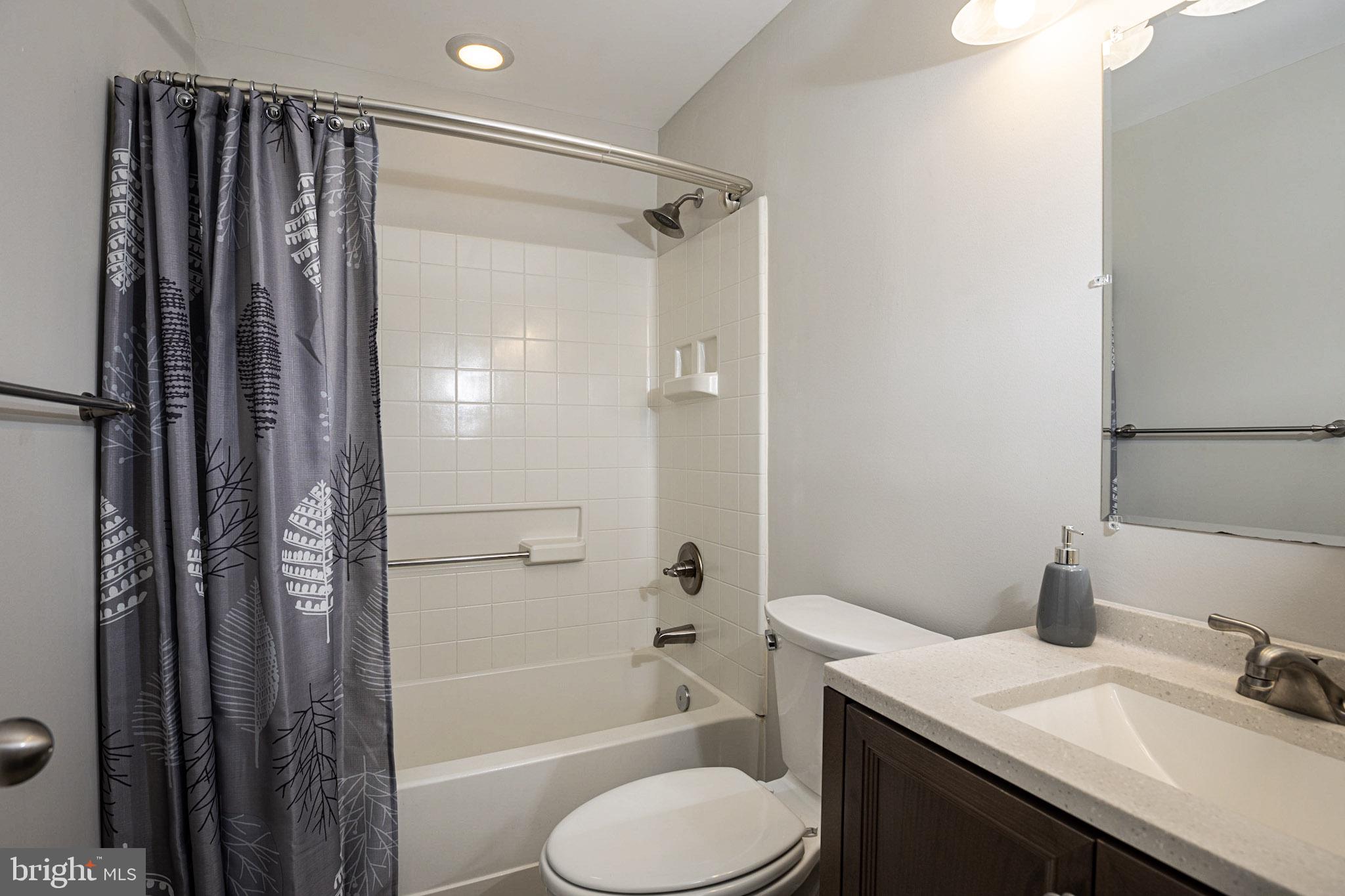 THE VILLAGES OF LYONSFIELD RUN - Residential