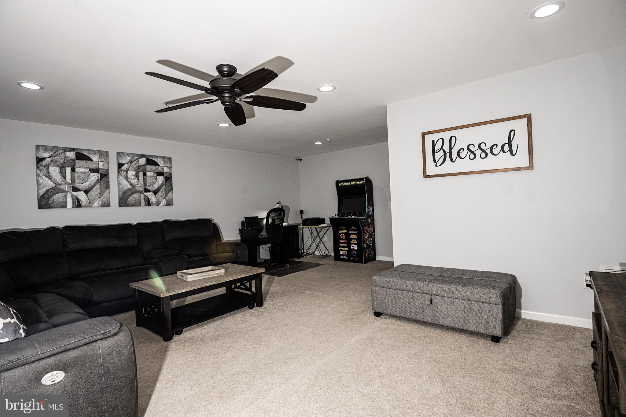 THE VILLAGES OF LYONSFIELD RUN - Residential