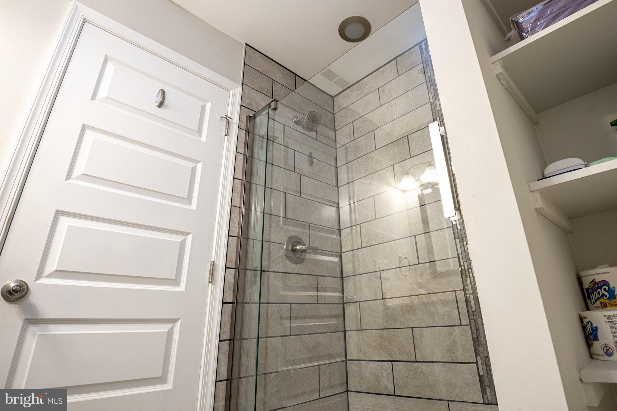 THE VILLAGES OF LYONSFIELD RUN - Residential